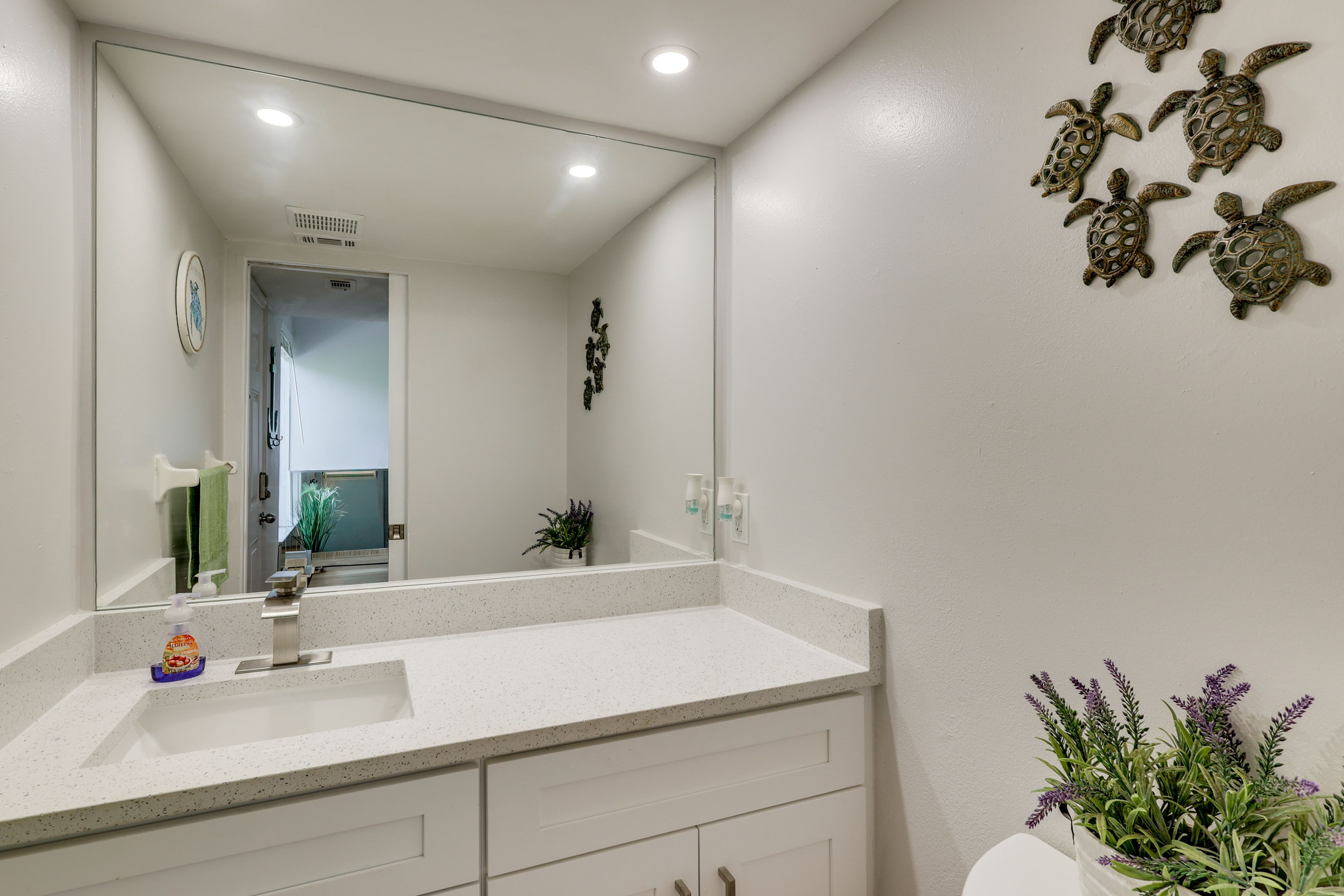 Half Bathroom | 1st Floor