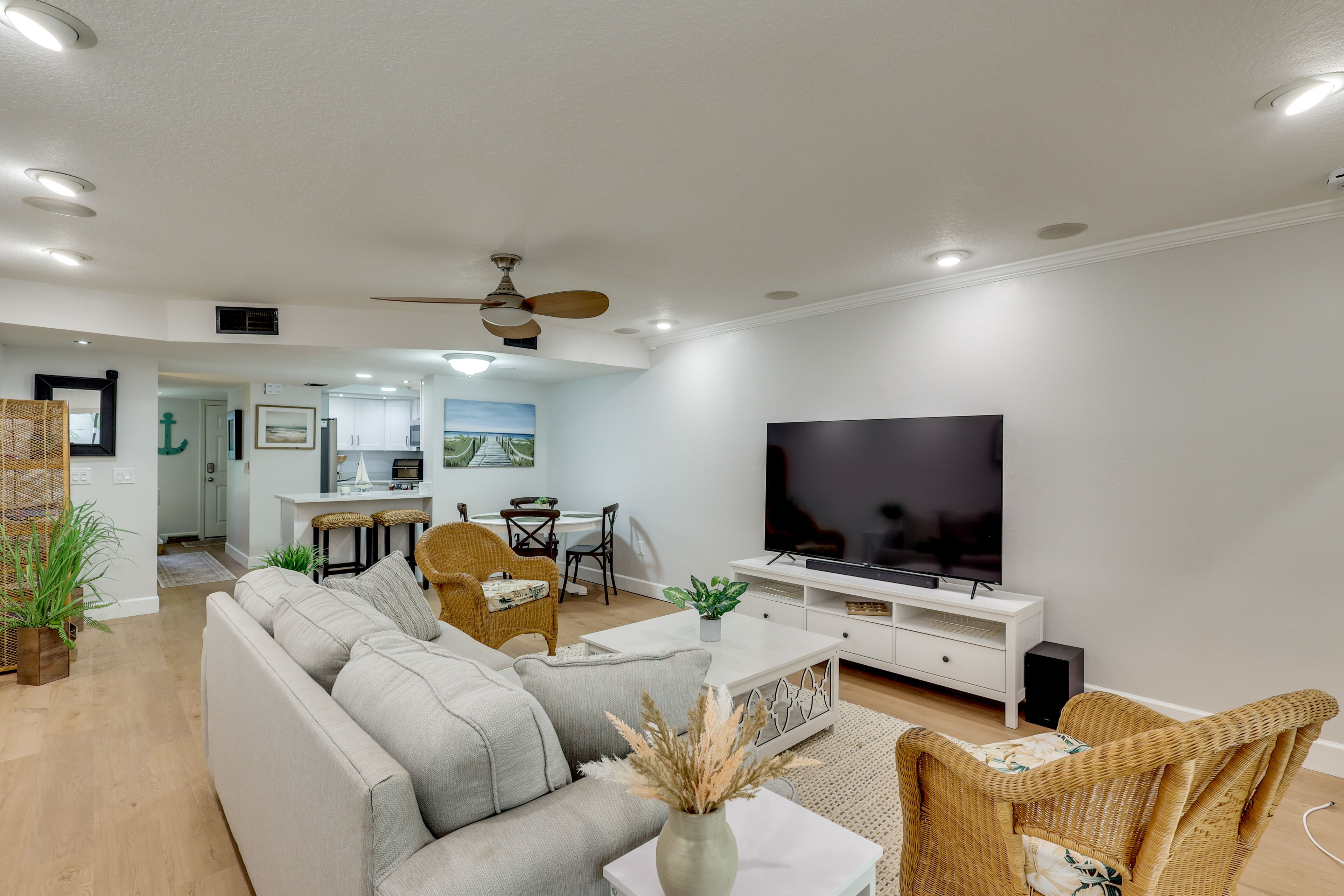 Apollo Beach Vacation Rental | 2BR | 2.5BA | 1,300 Sq Ft | 3 Steps to Enter