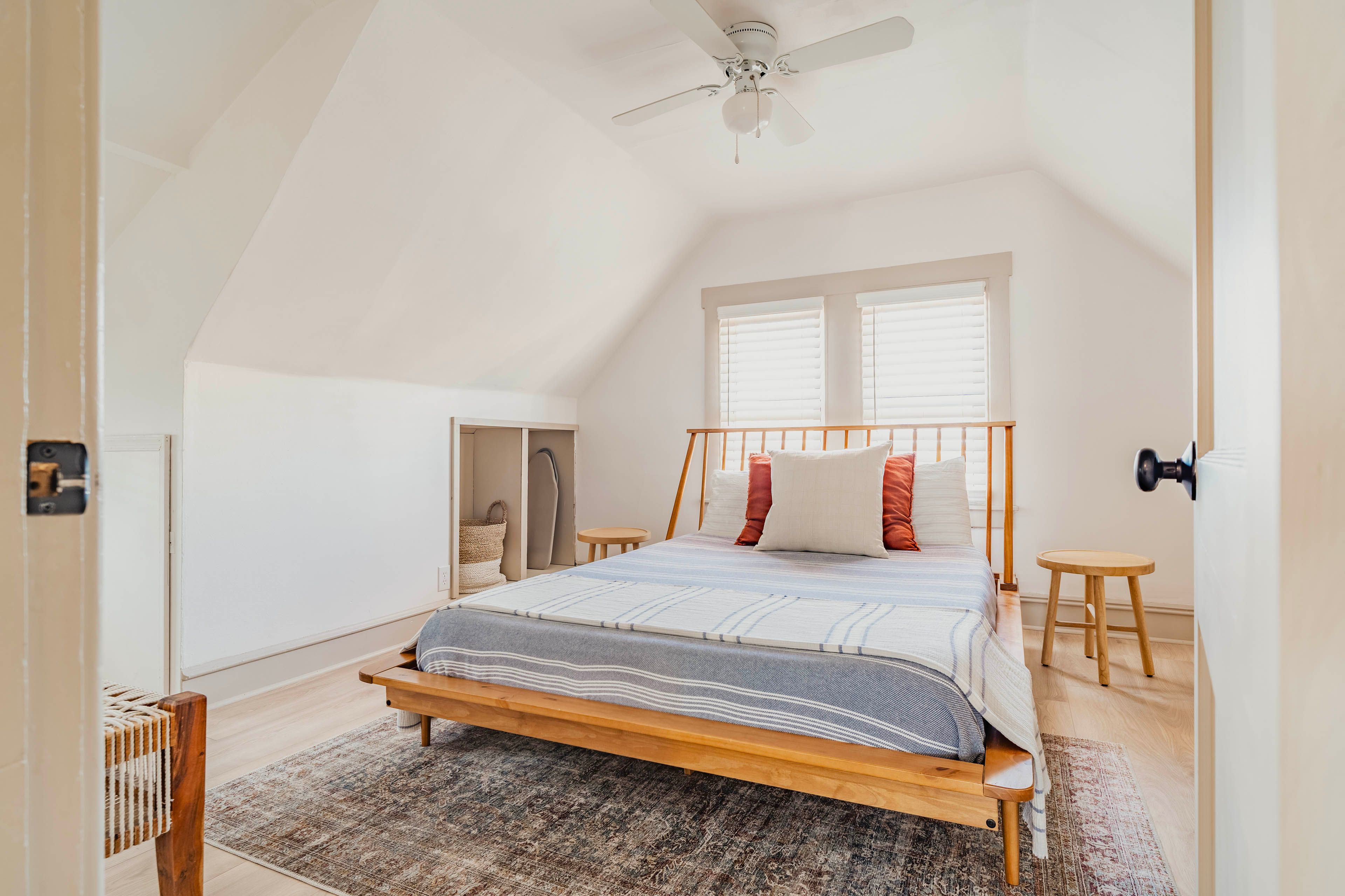 Bedroom 1 | Queen Bed