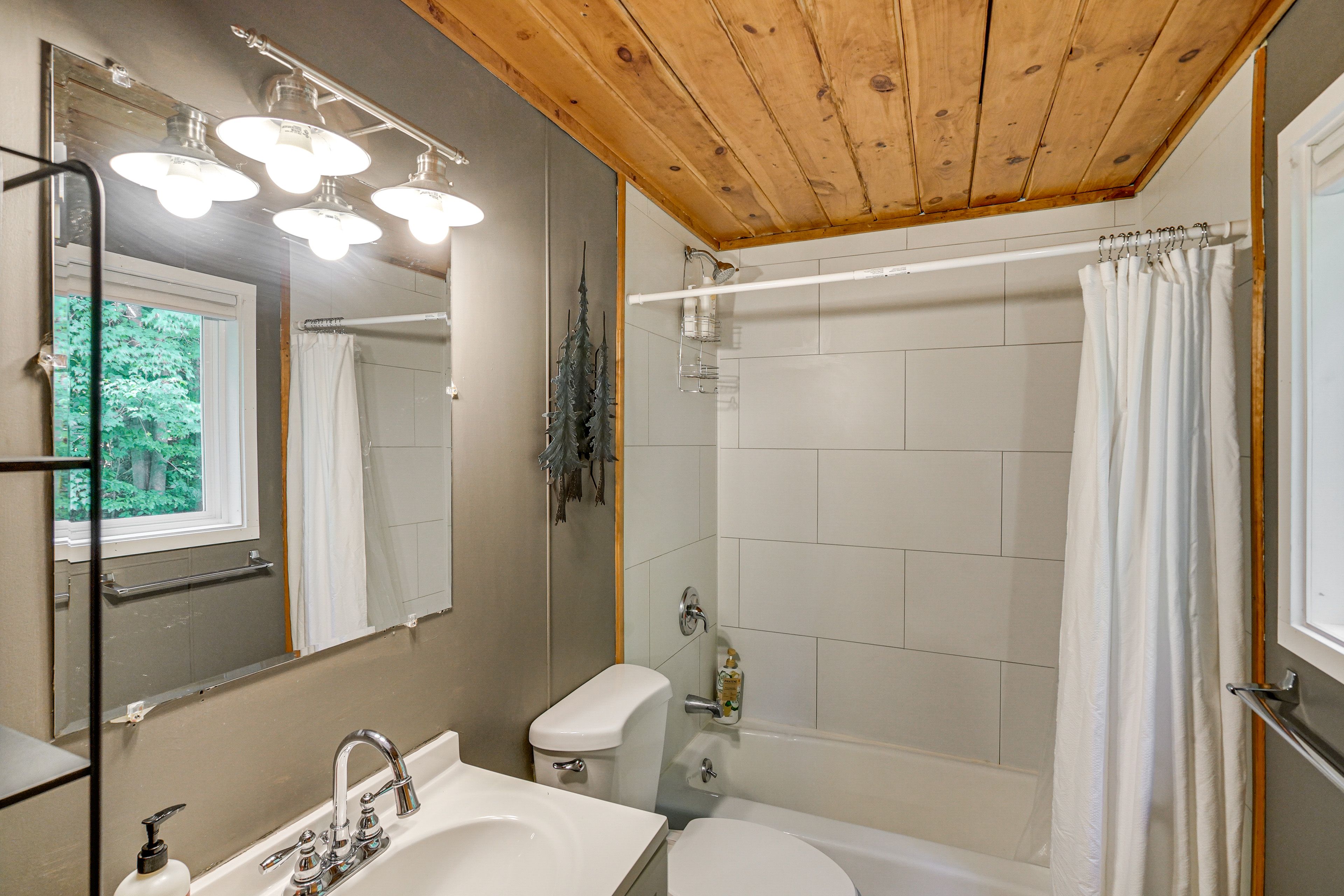 Full Bathroom | Mid Level