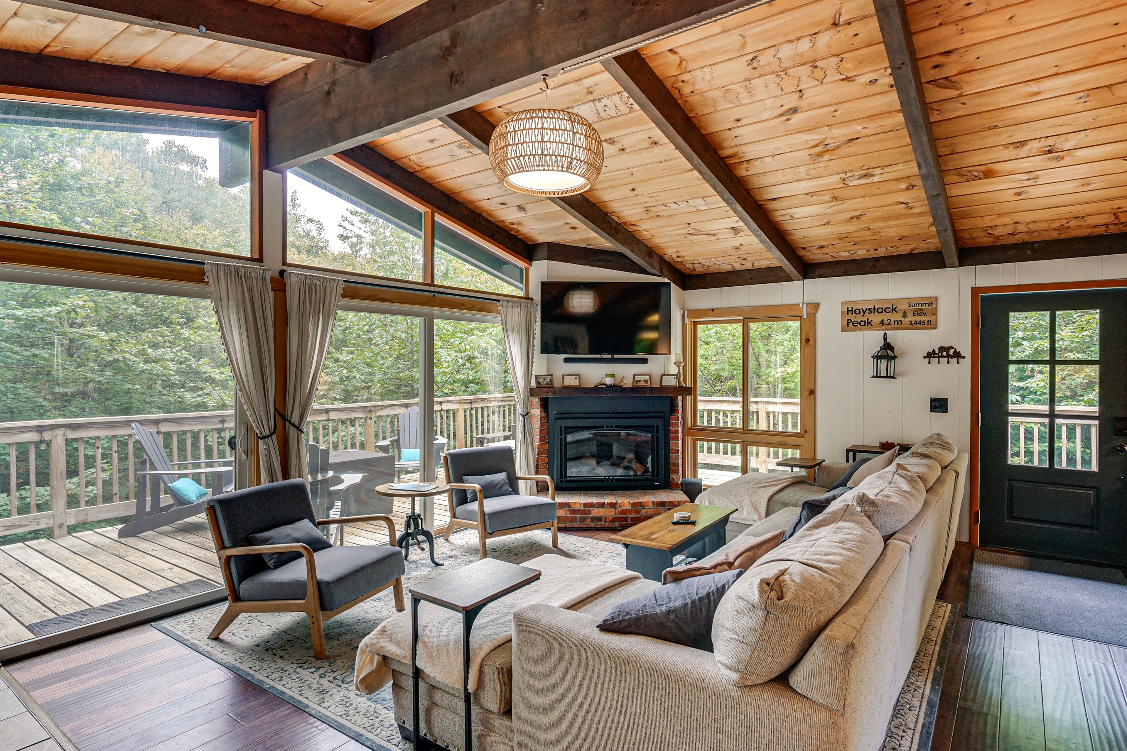 Living Room | Main Level