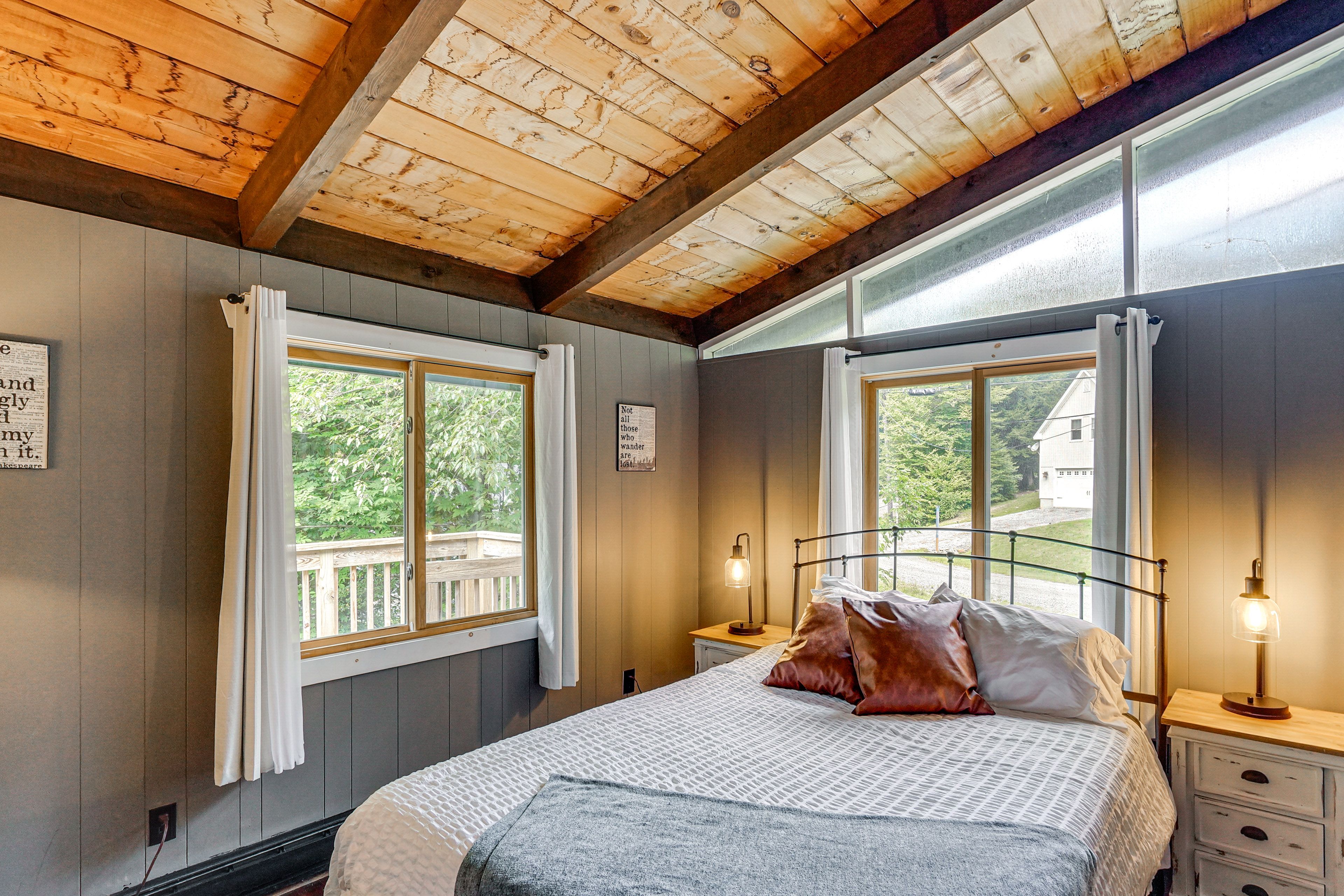 Bedroom 1 | Main Level | Queen Bed
