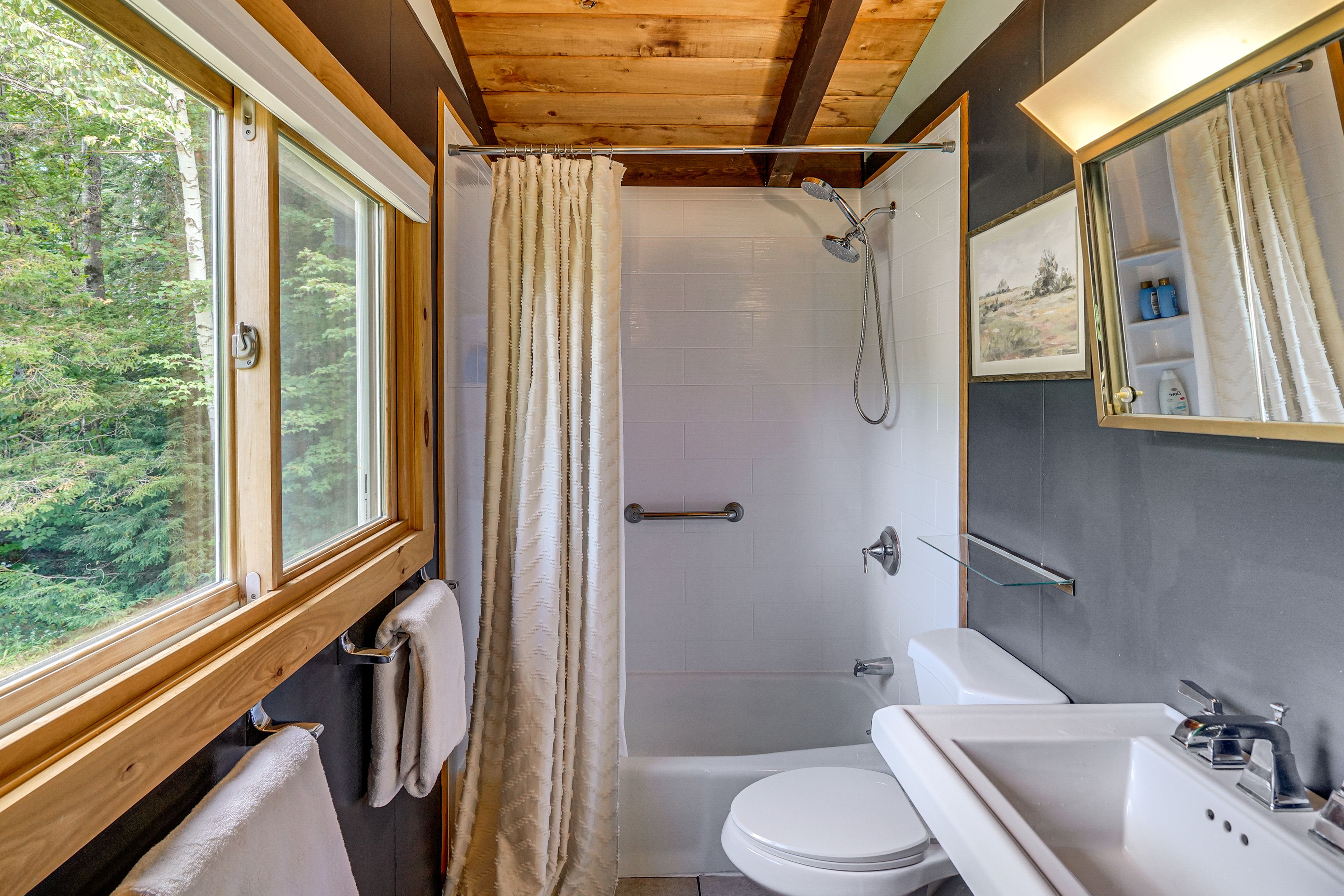 Full Bathroom | Main Level