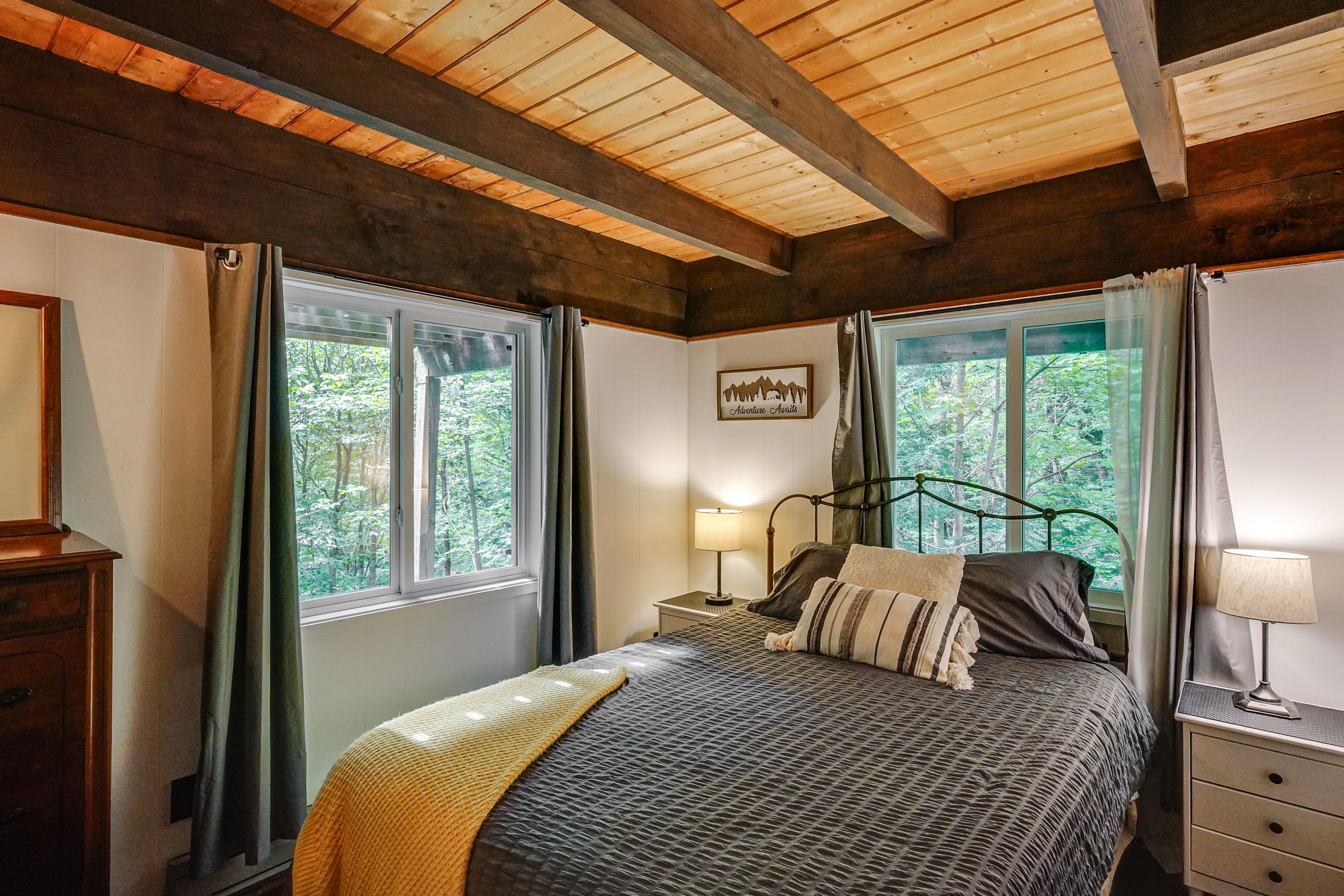 Bedroom 2 | Mid Level | Queen Bed
