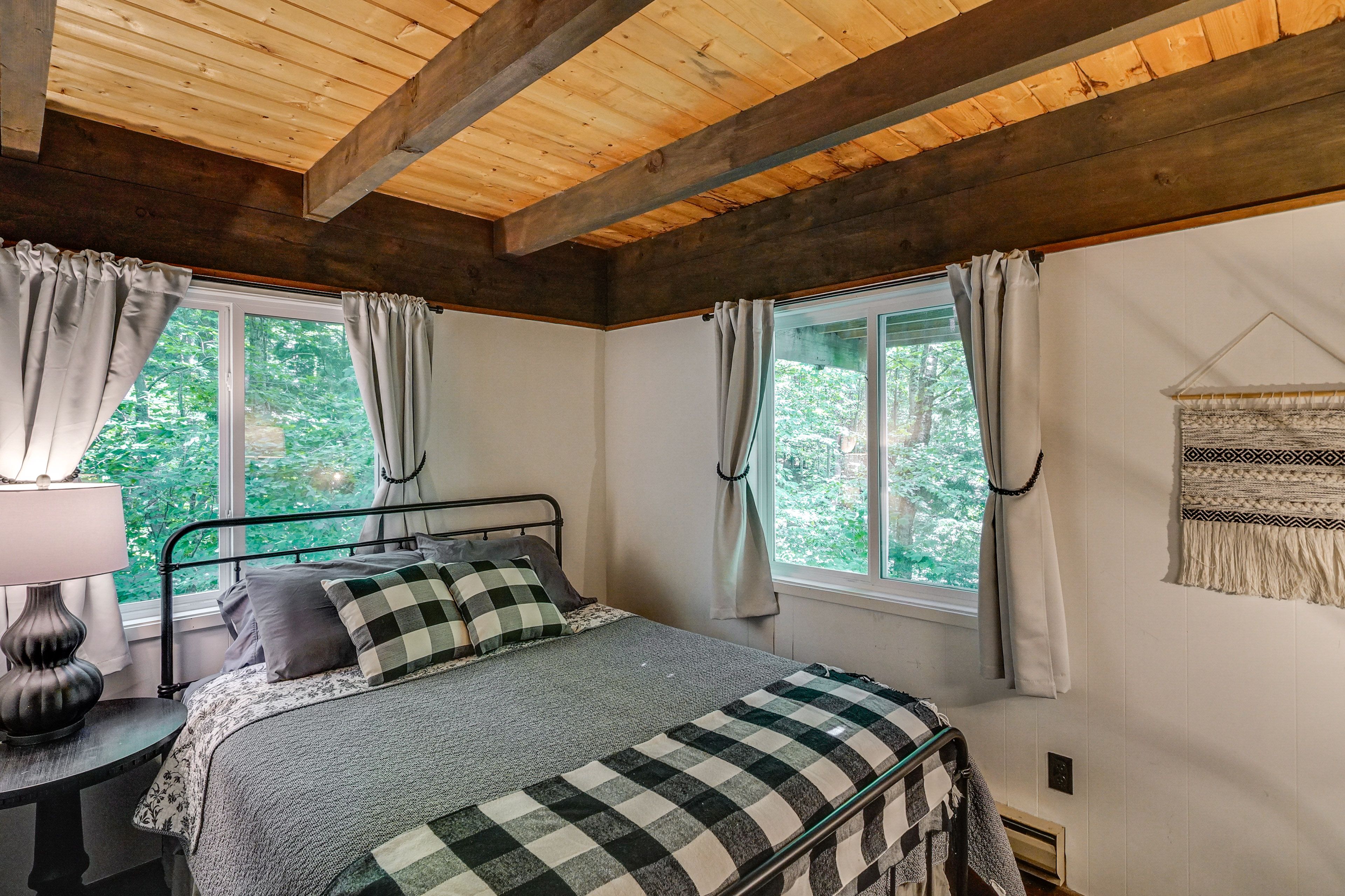 Bedroom 3 | Mid Level | Queen Bed