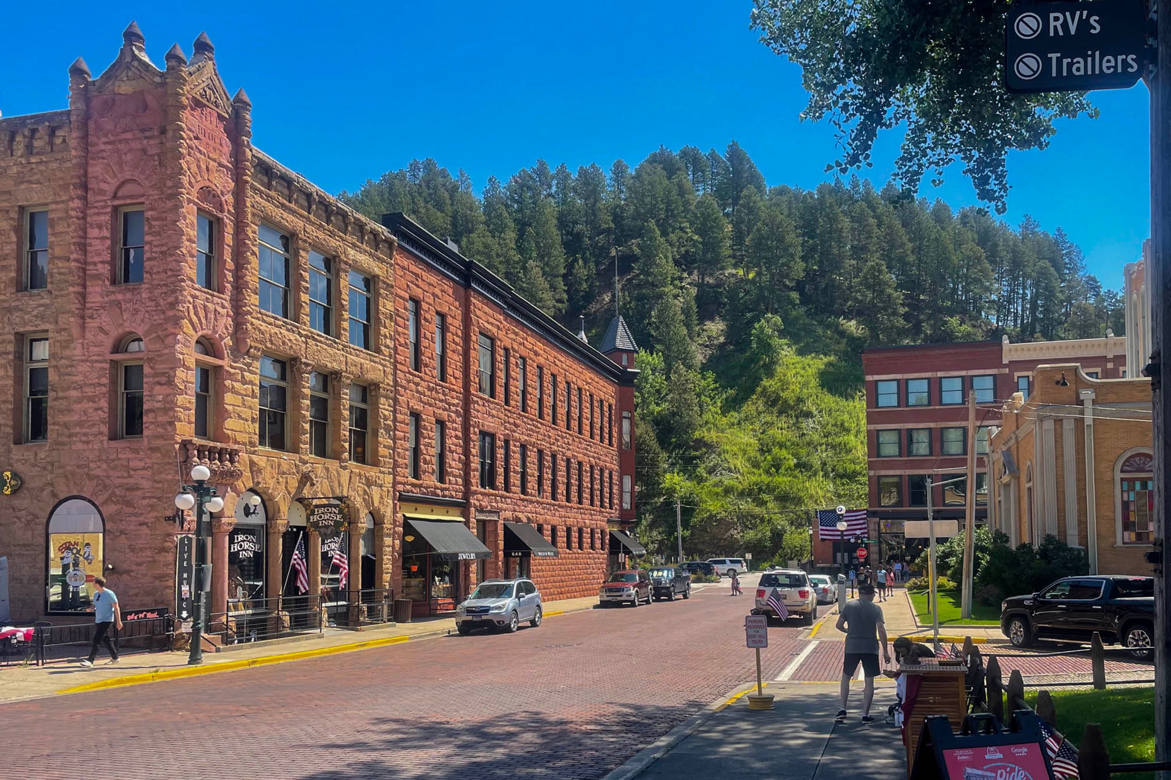 Walk to Shops, Cafes, Bars & Restaurants
