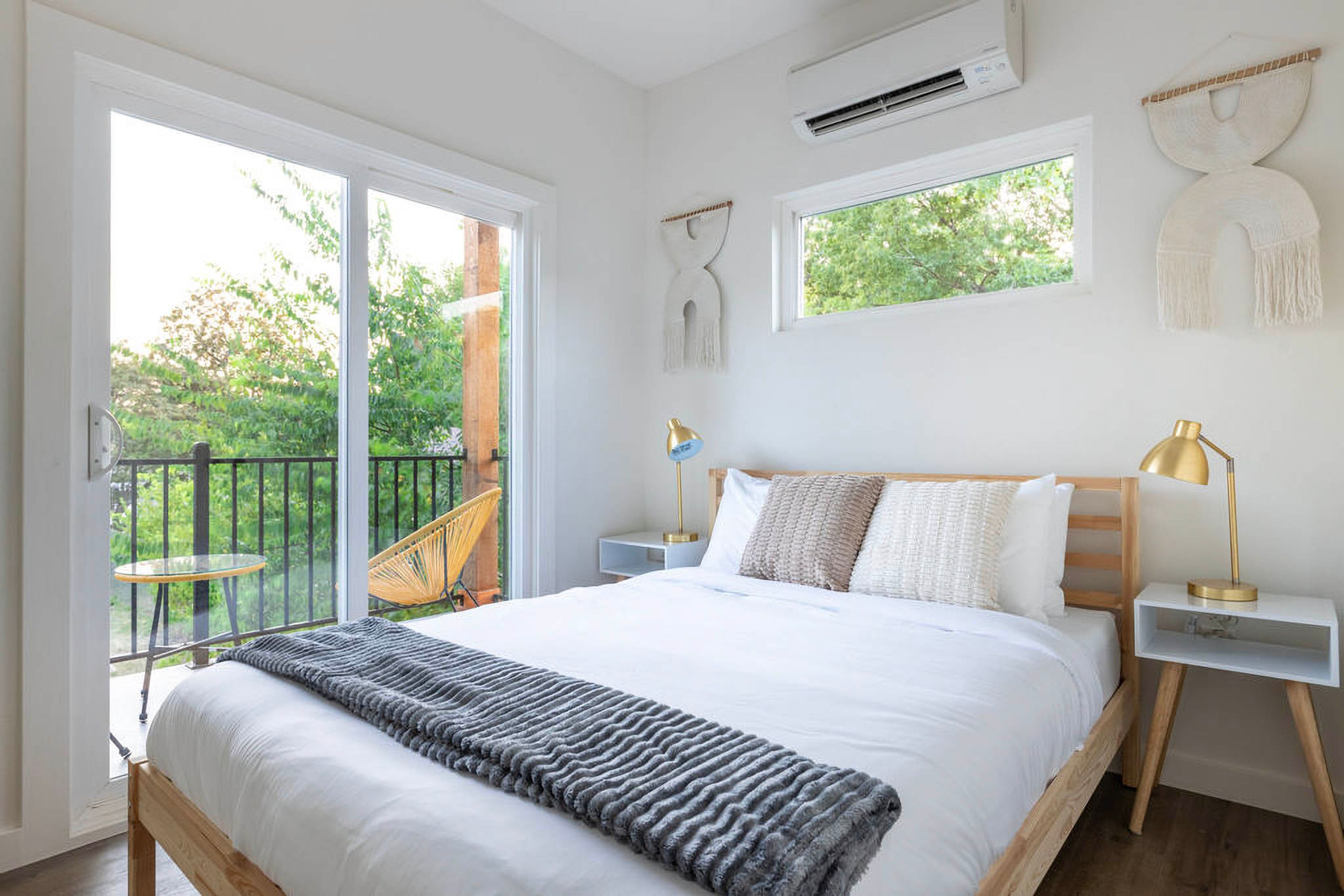 Bedroom | Queen Bed