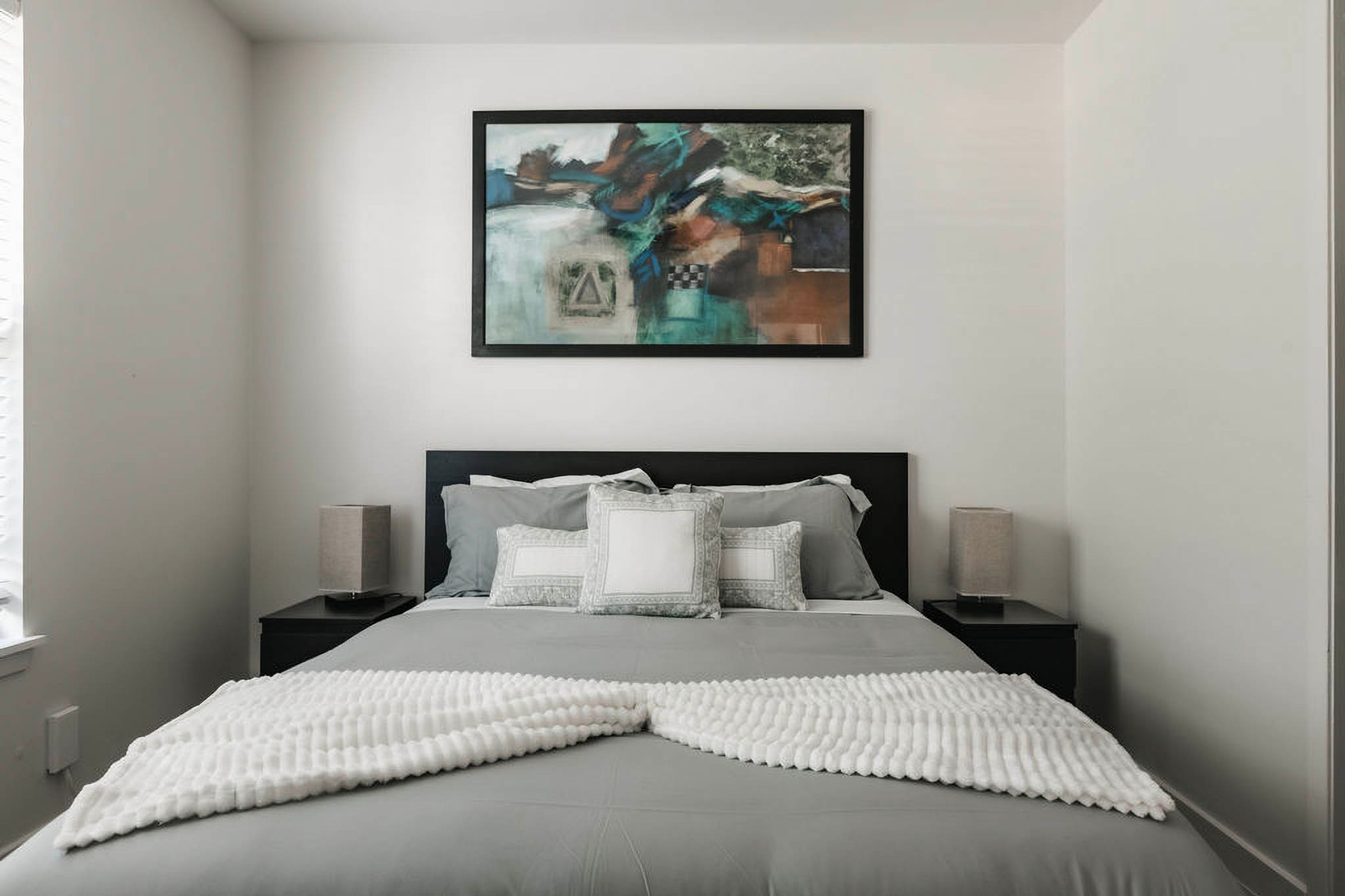 Bedroom | Queen Bed