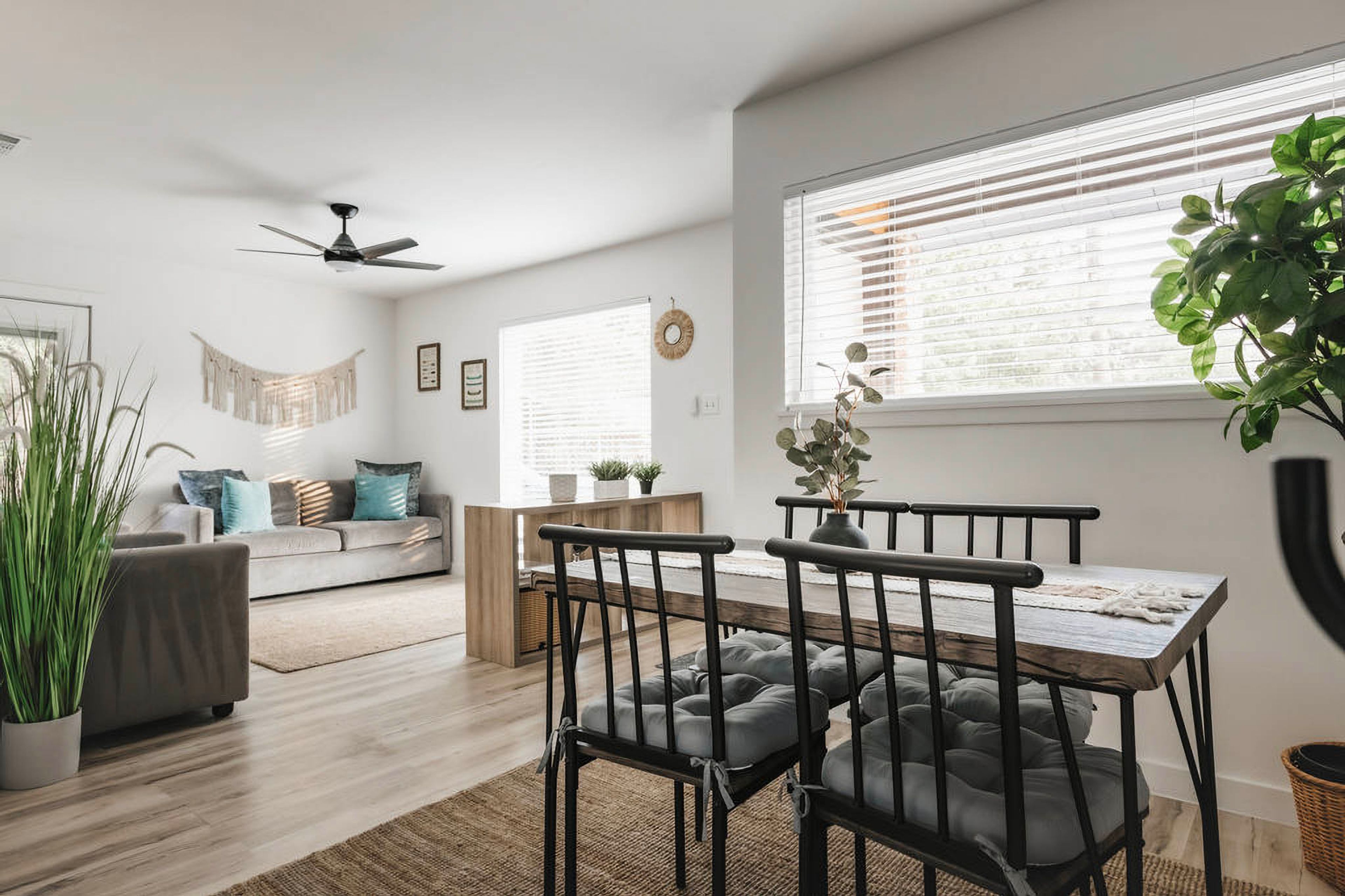 Dining Area | Dishware/Flatware Provided