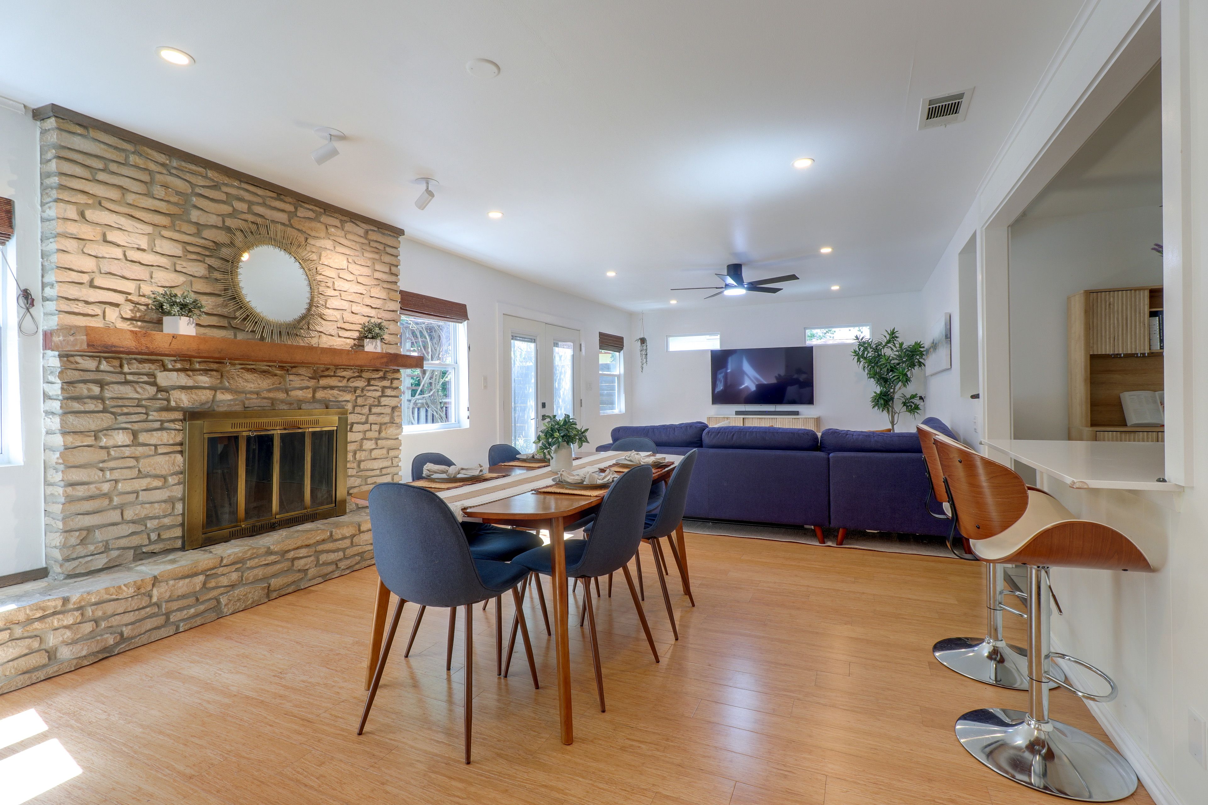 Dining Table | Breakfast Bar
