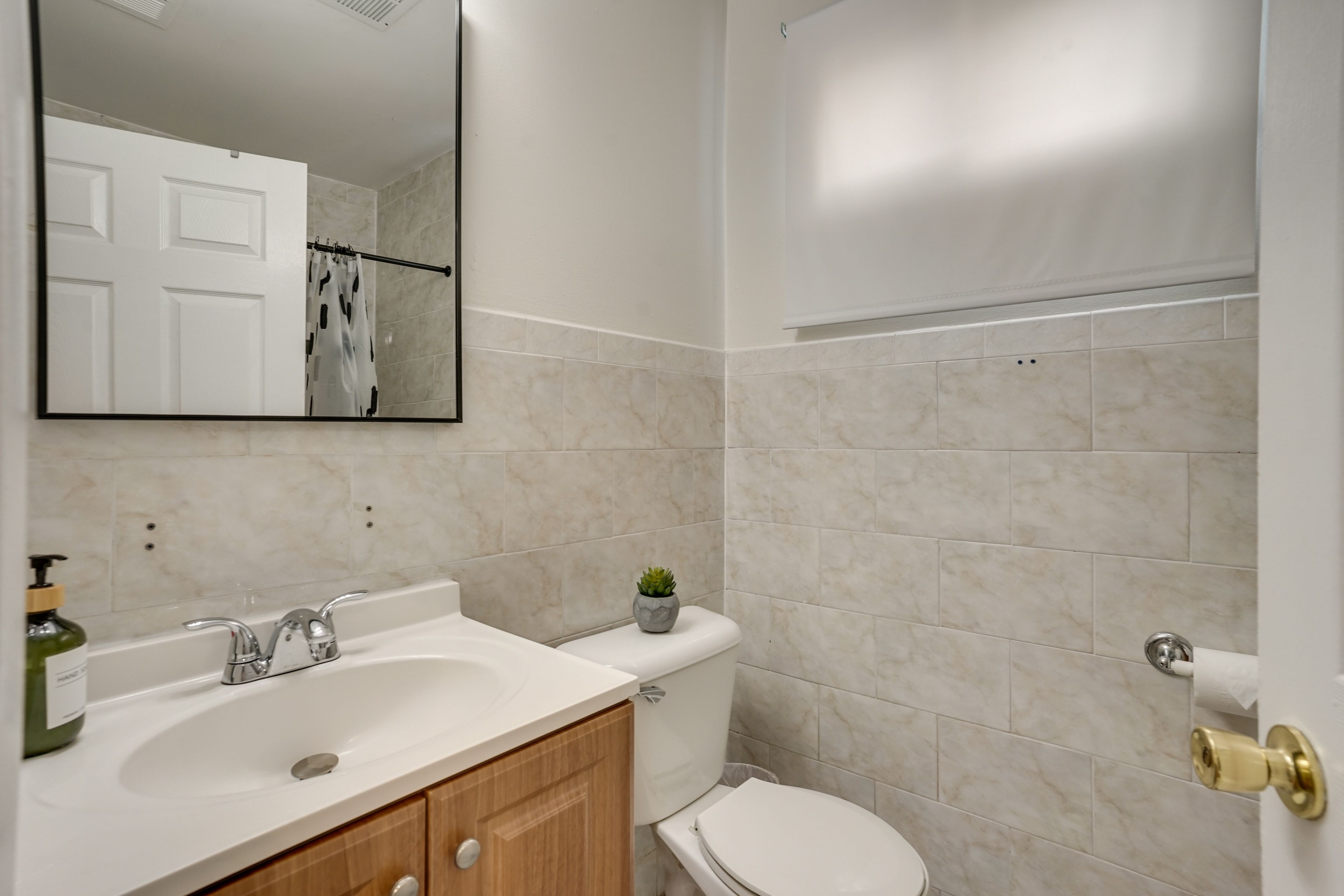 Full Bathroom