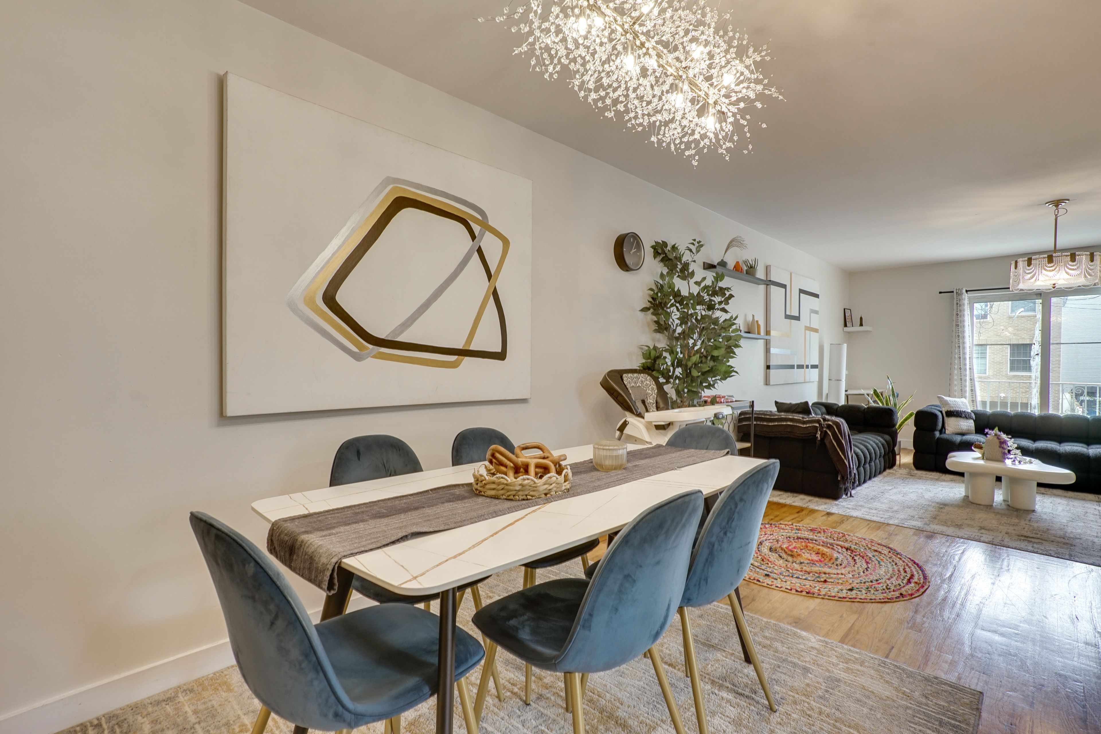 Dining Area | Dishes & Flatware Provided