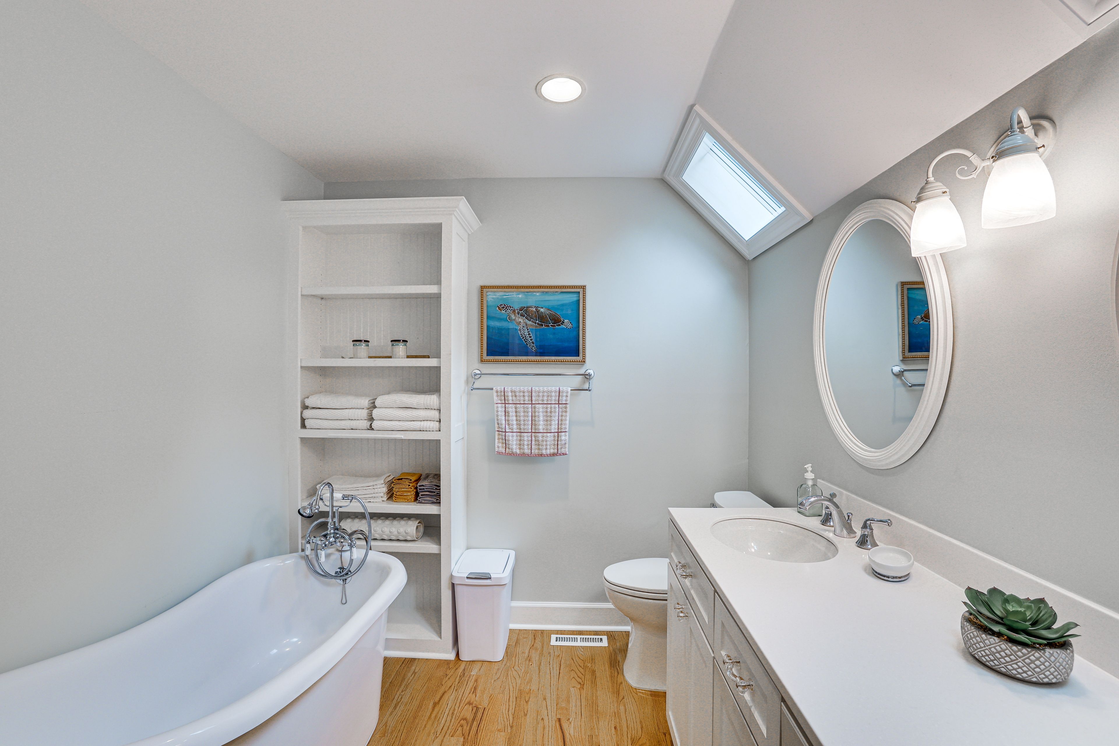 En-Suite Bathroom | Towels & Linens Provided