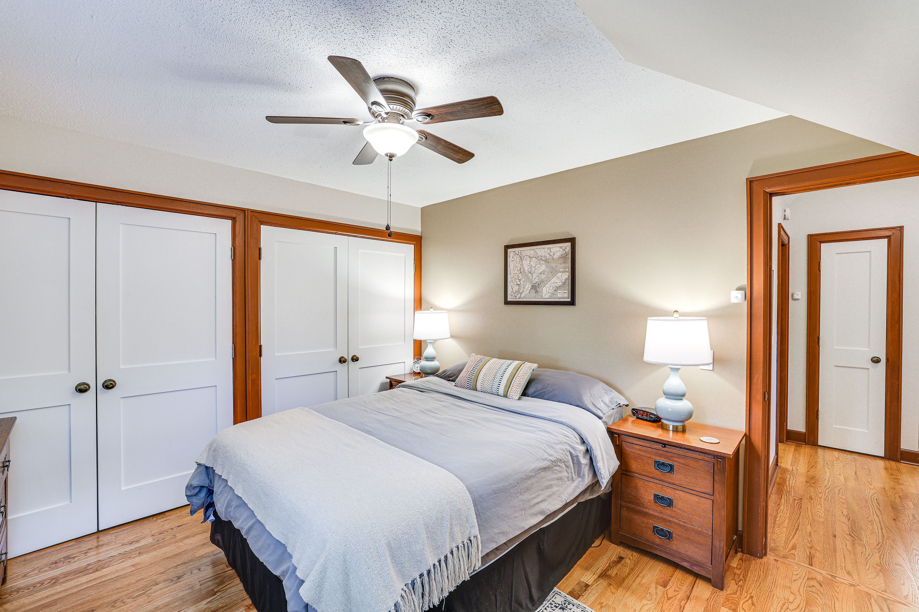 Bedroom | Queen Bed
