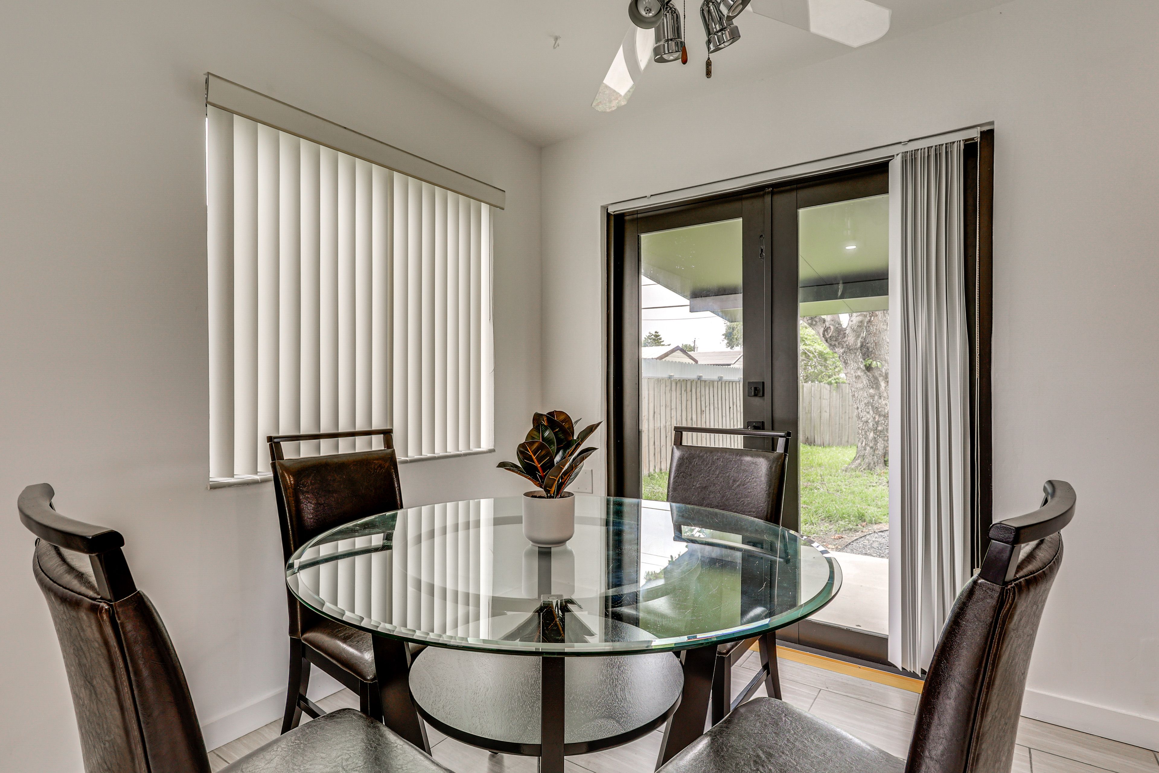 Dining Area | Dishes & Flatware Provided