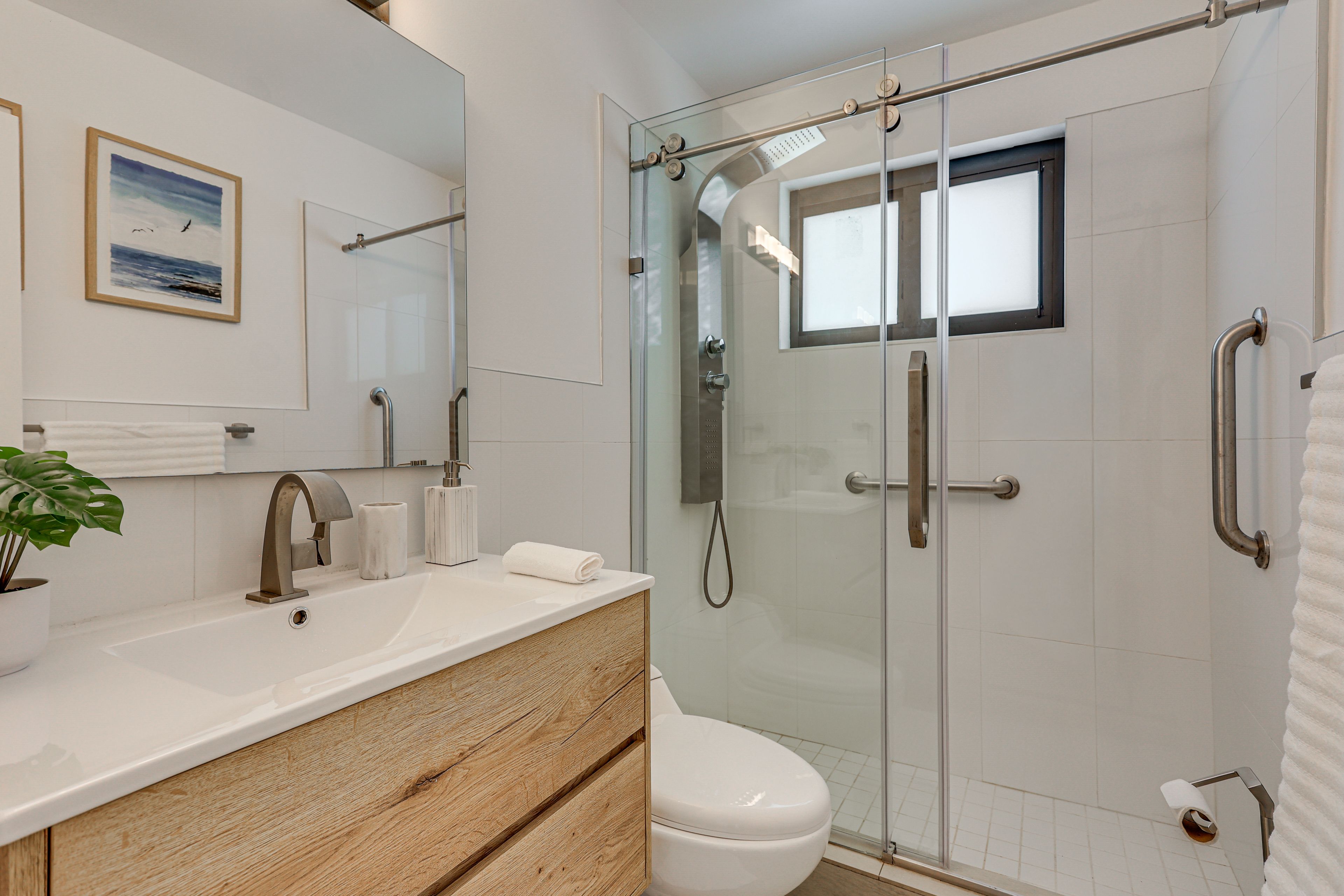 Full Bathroom | Towels & Linens Provided