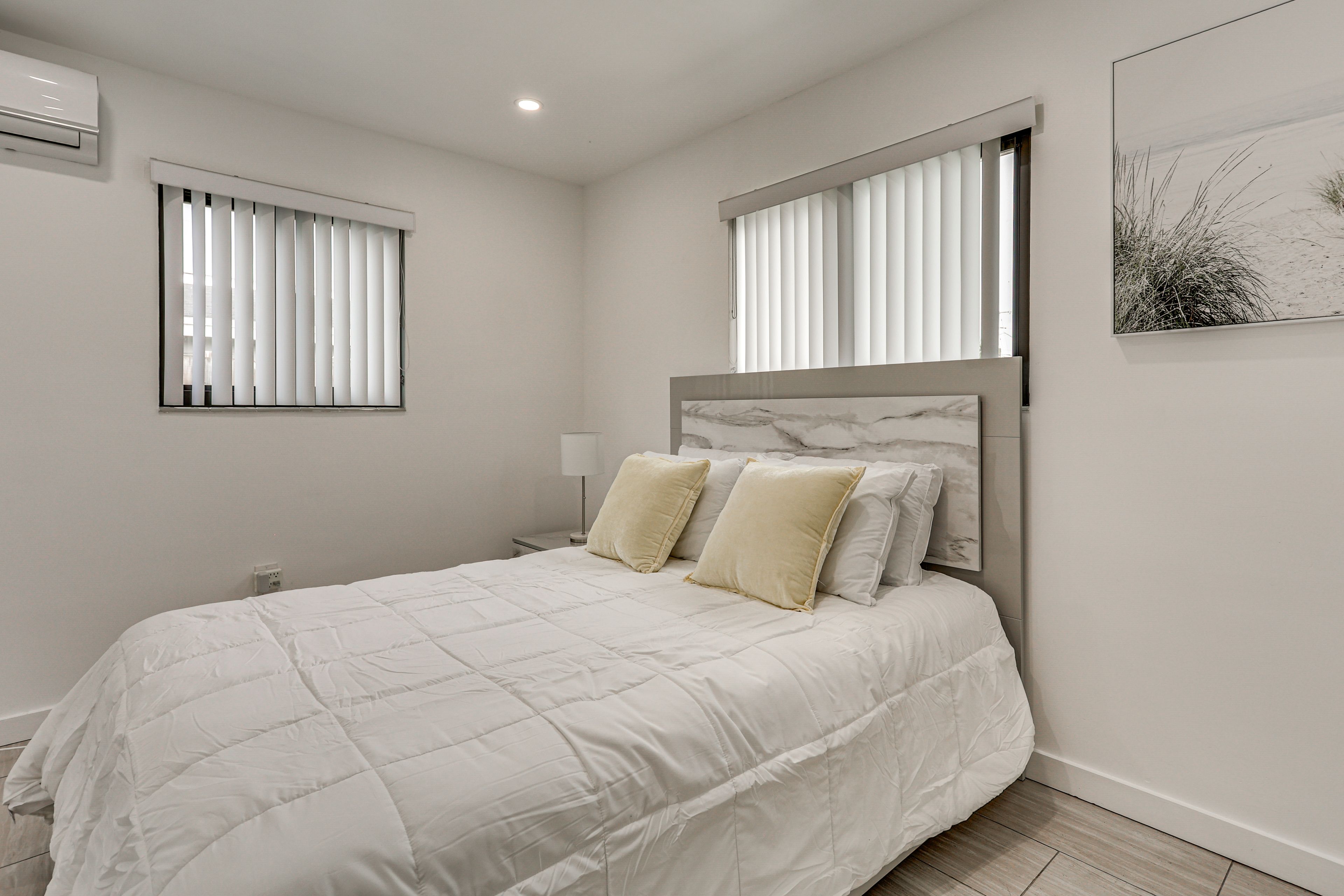 Bedroom | Queen Bed