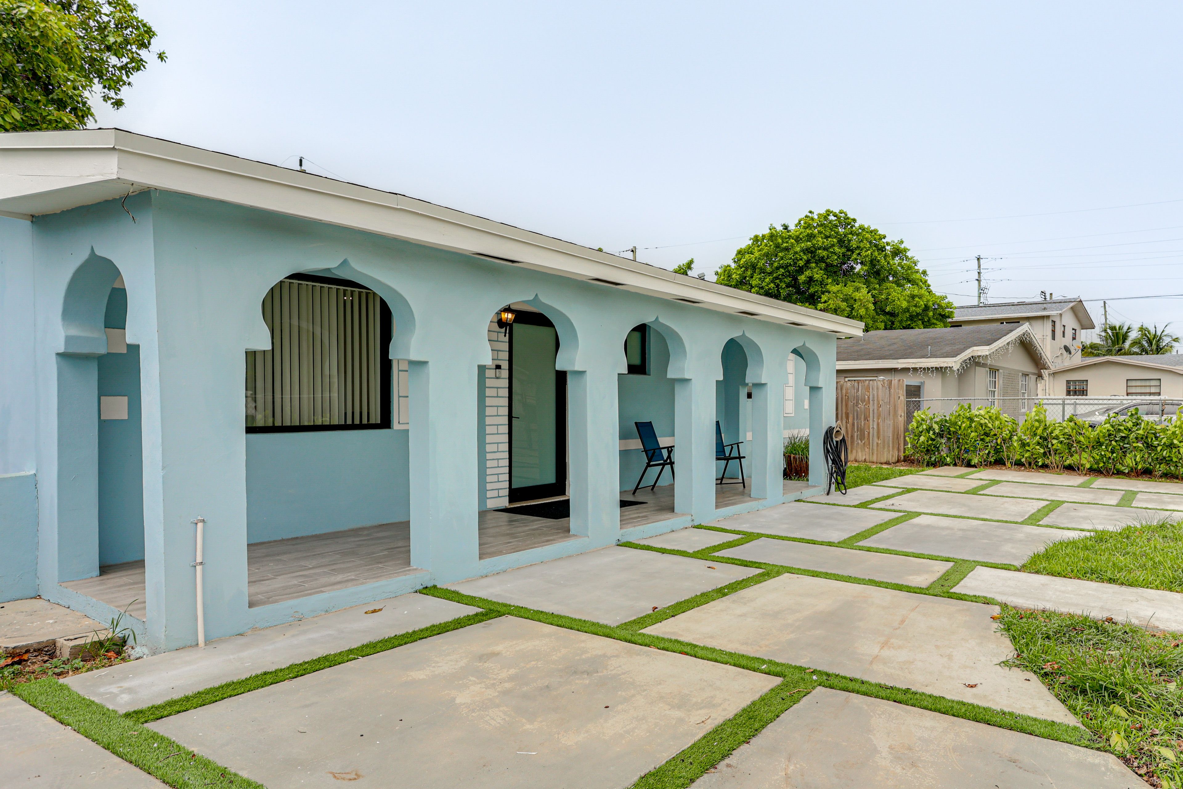 Front Exterior | Covered Porch