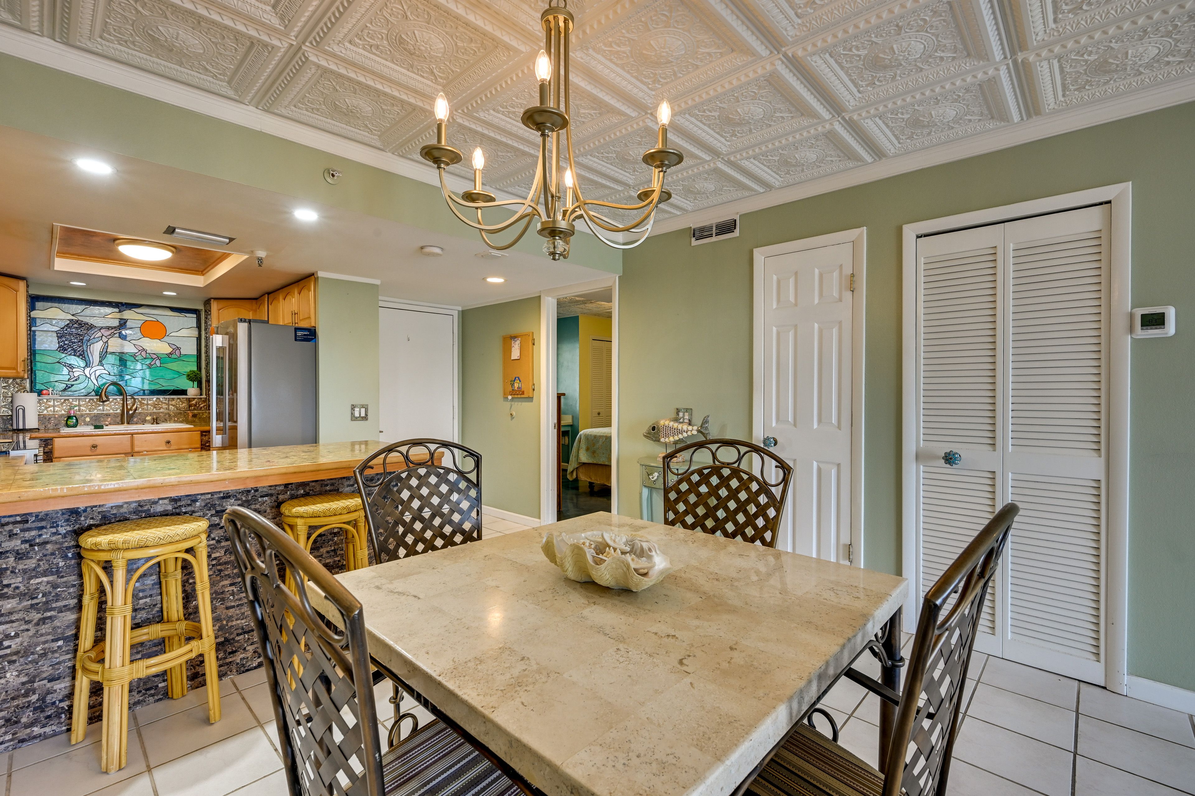 Dining Area | Dishes & Flatware Provided