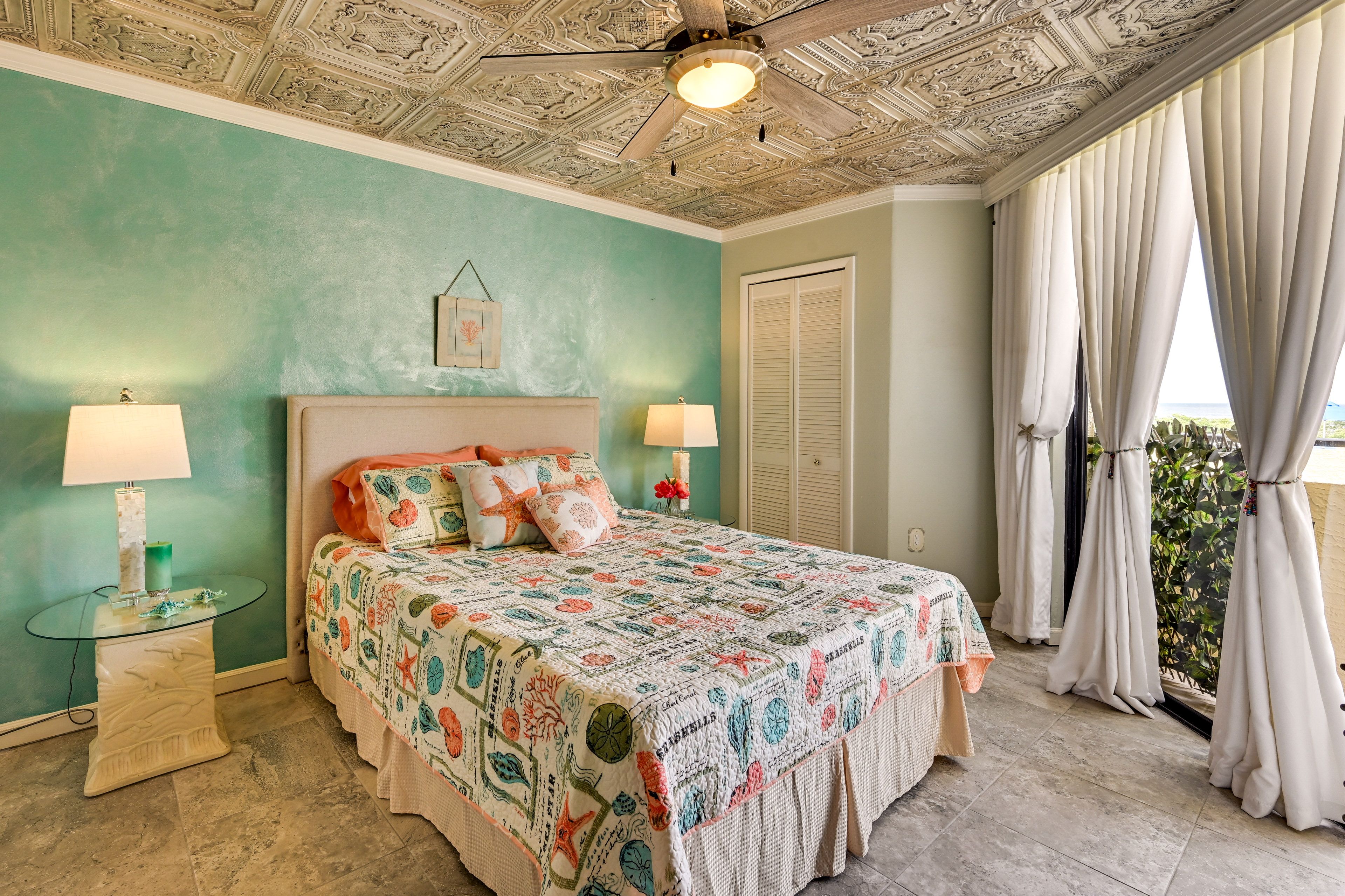 Bedroom 1 | Queen Bed