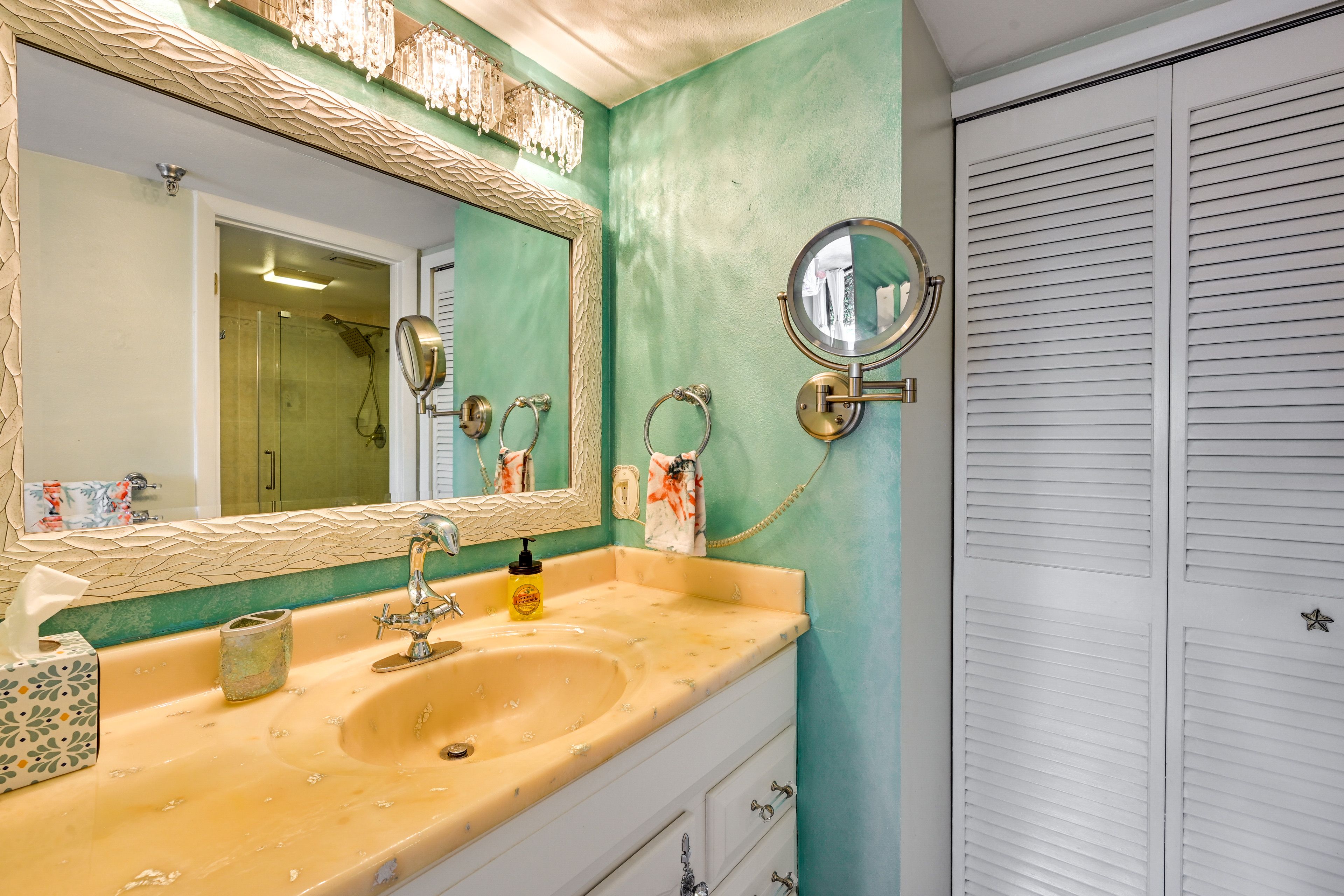 Full Bathroom | Towels & Linens Provided