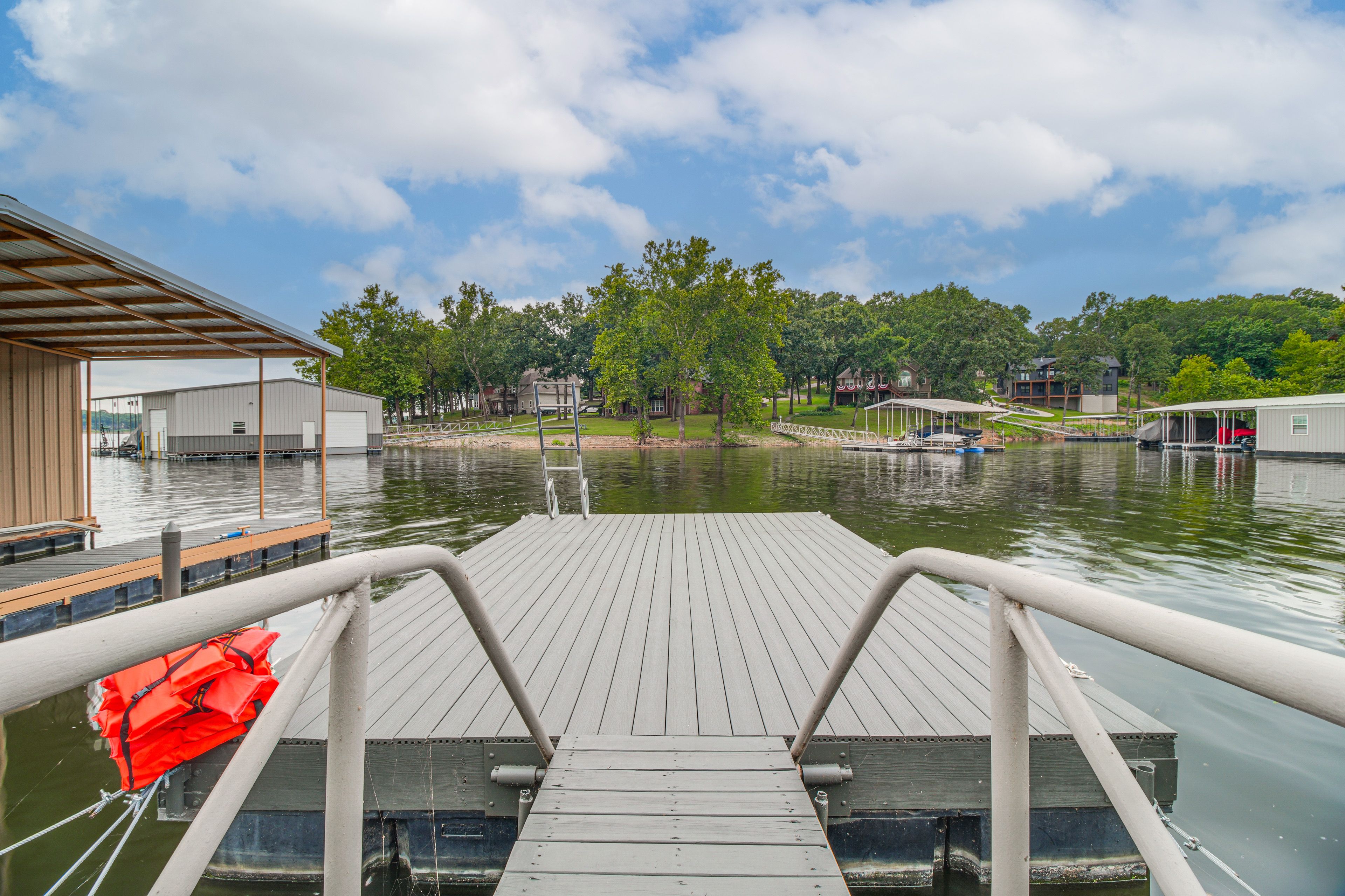 Grove Vacation Rental | 2BR | 1BA | 720 Sq Ft