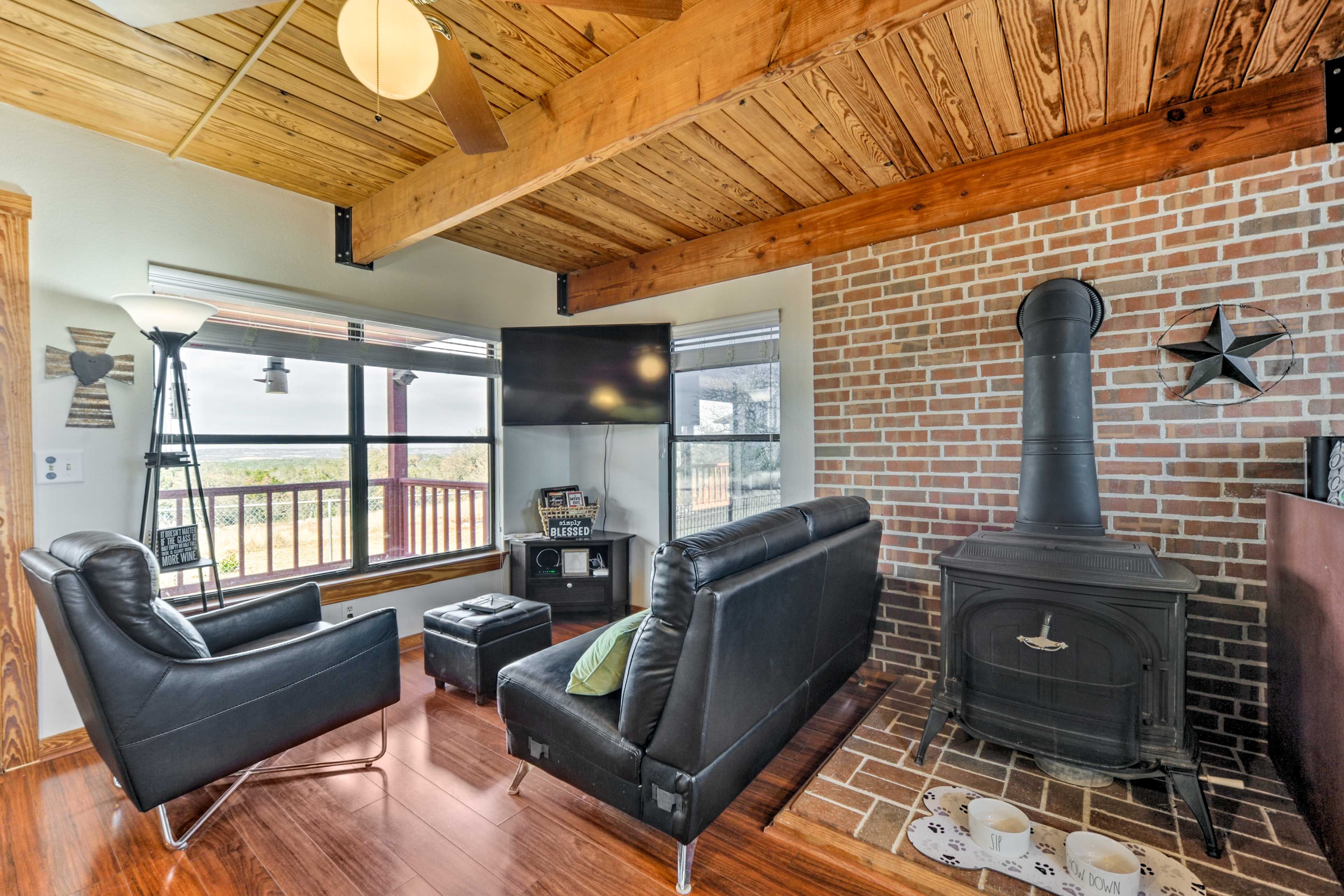 KNJ Getaway (Cabin) | Living Room | 1st Floor