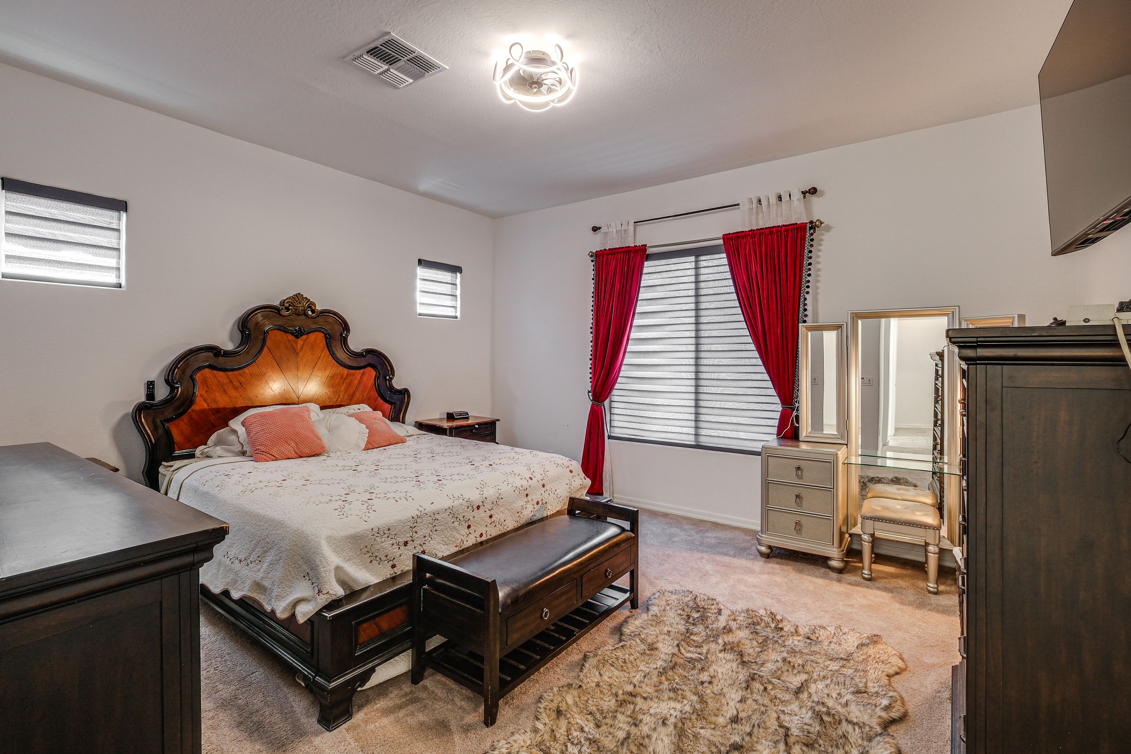 Bedroom 1 | King Bed