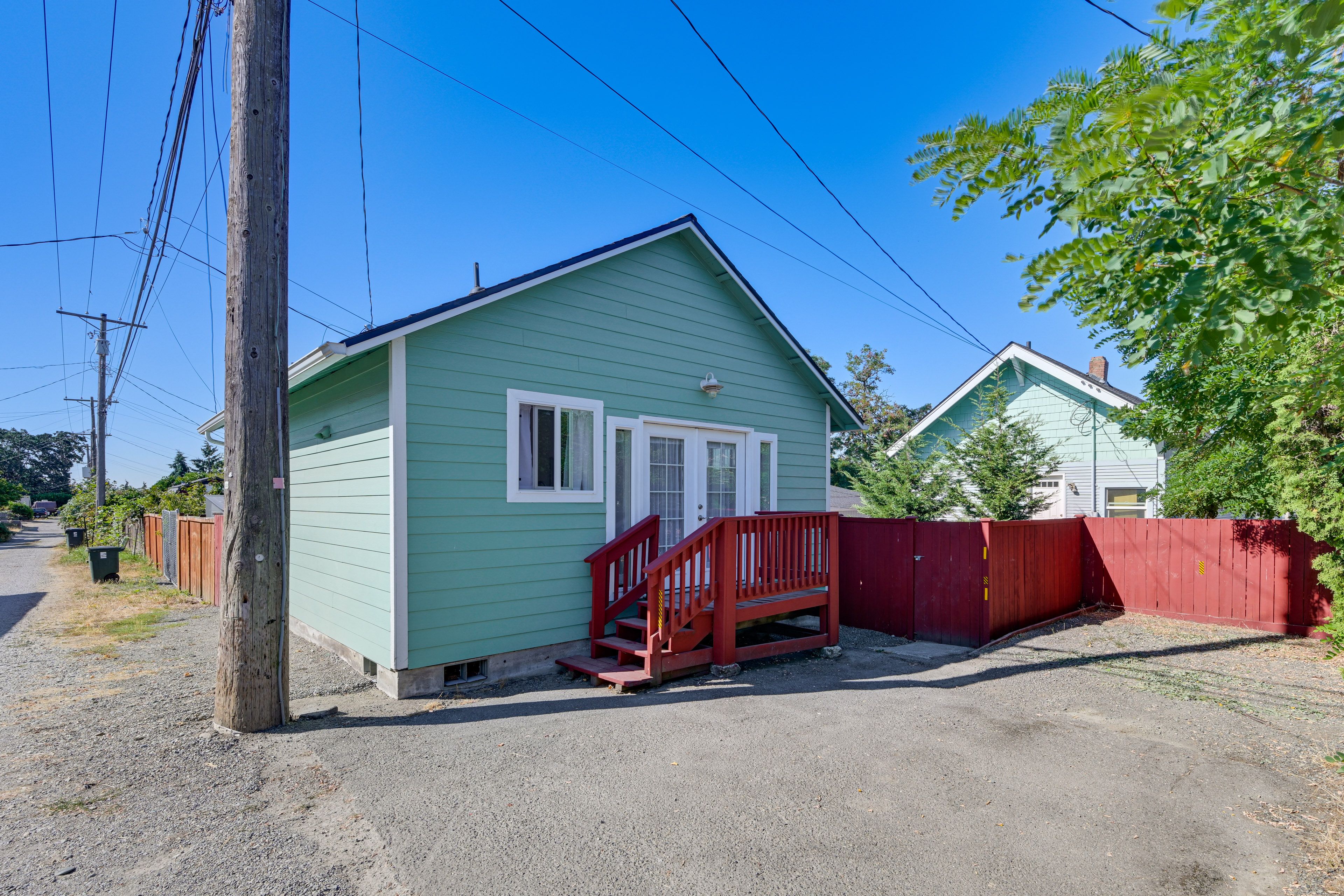 Exterior | Driveway (1 Vehicle)