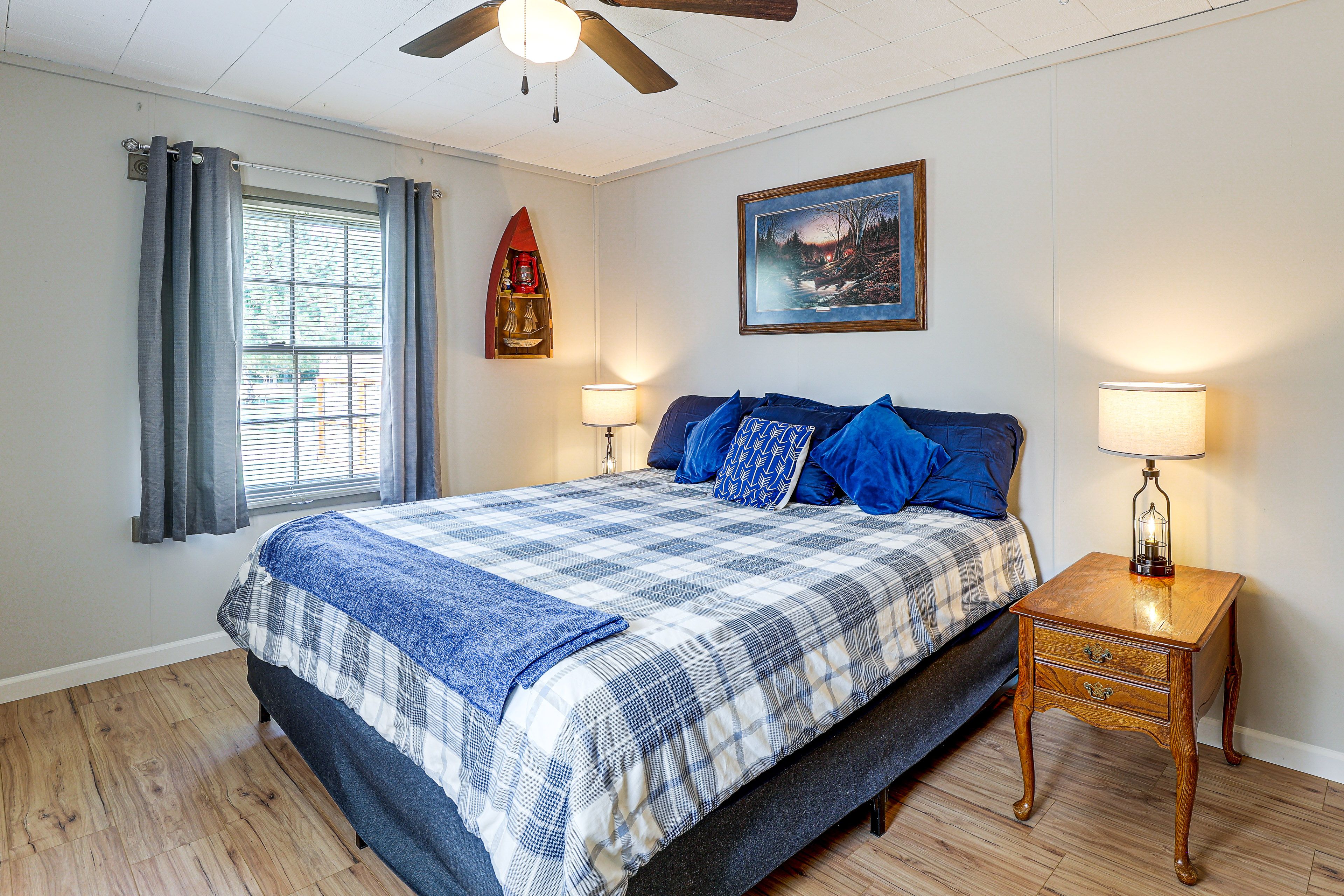 Bedroom | King Bed