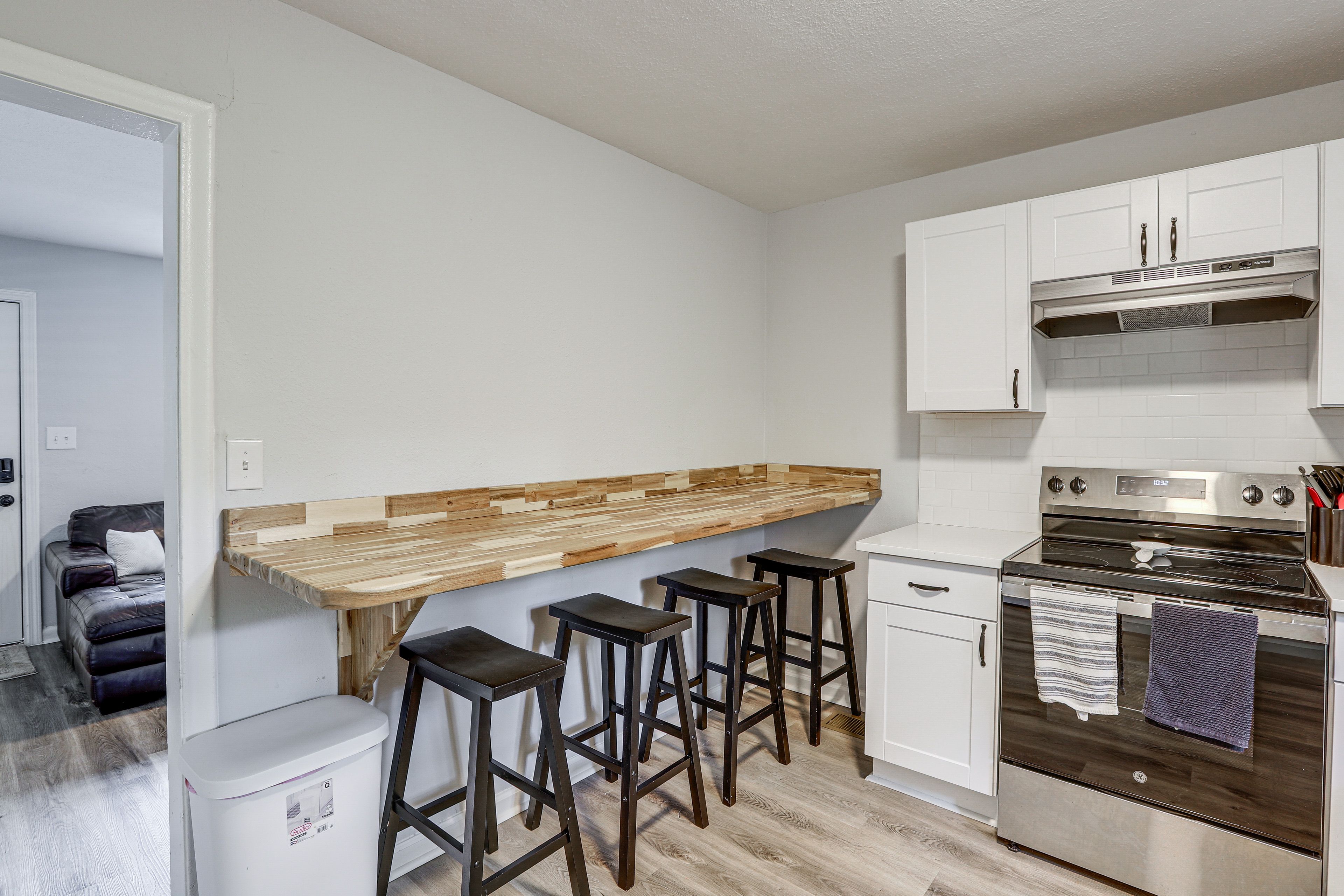 Dining Area | Dishes & Flatware Provided