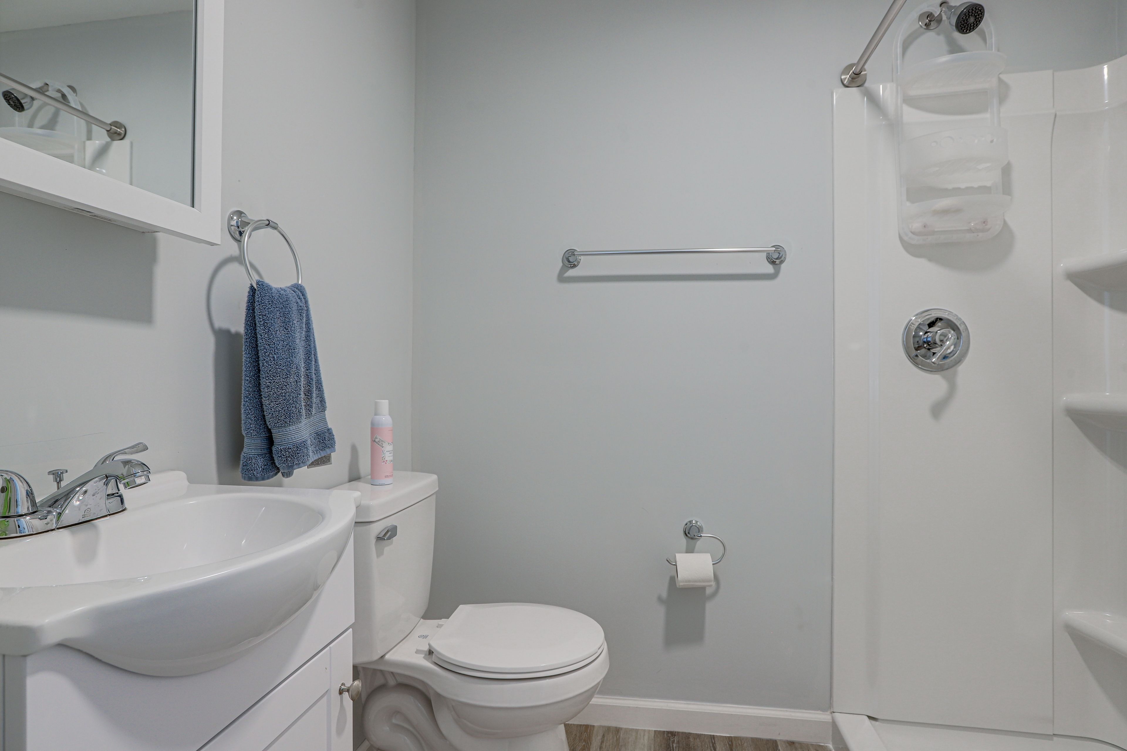 Full Bathroom | Towels & Linens Provided
