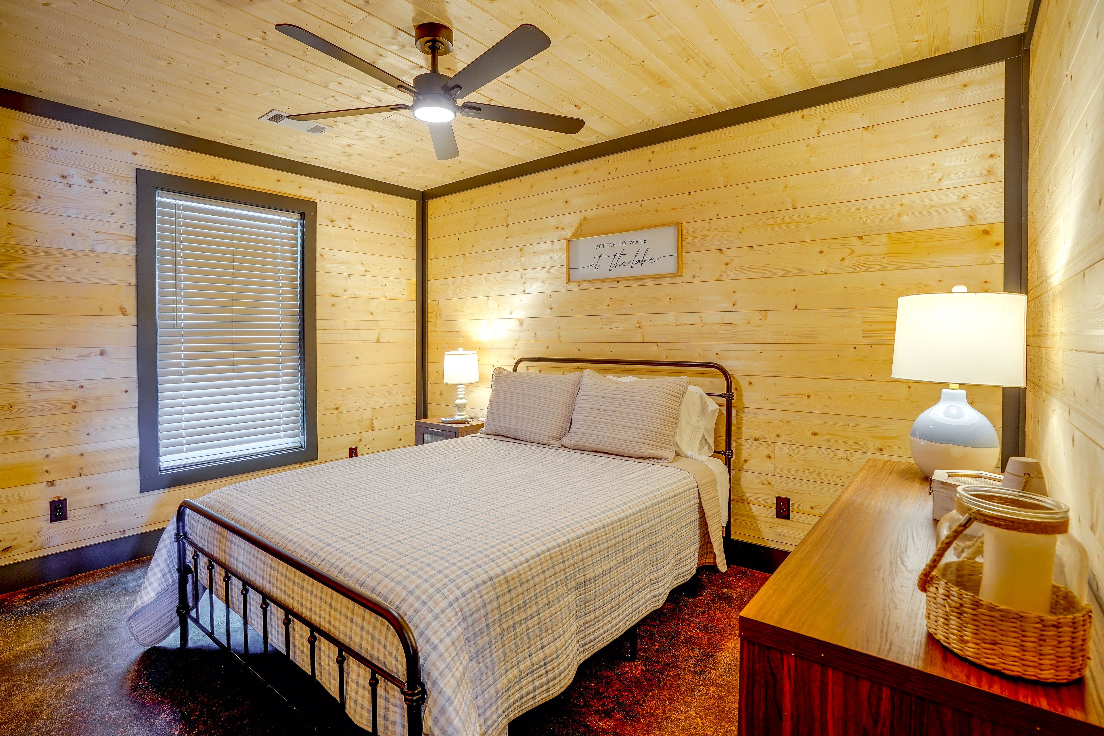 Bedroom 2 | Queen Bed