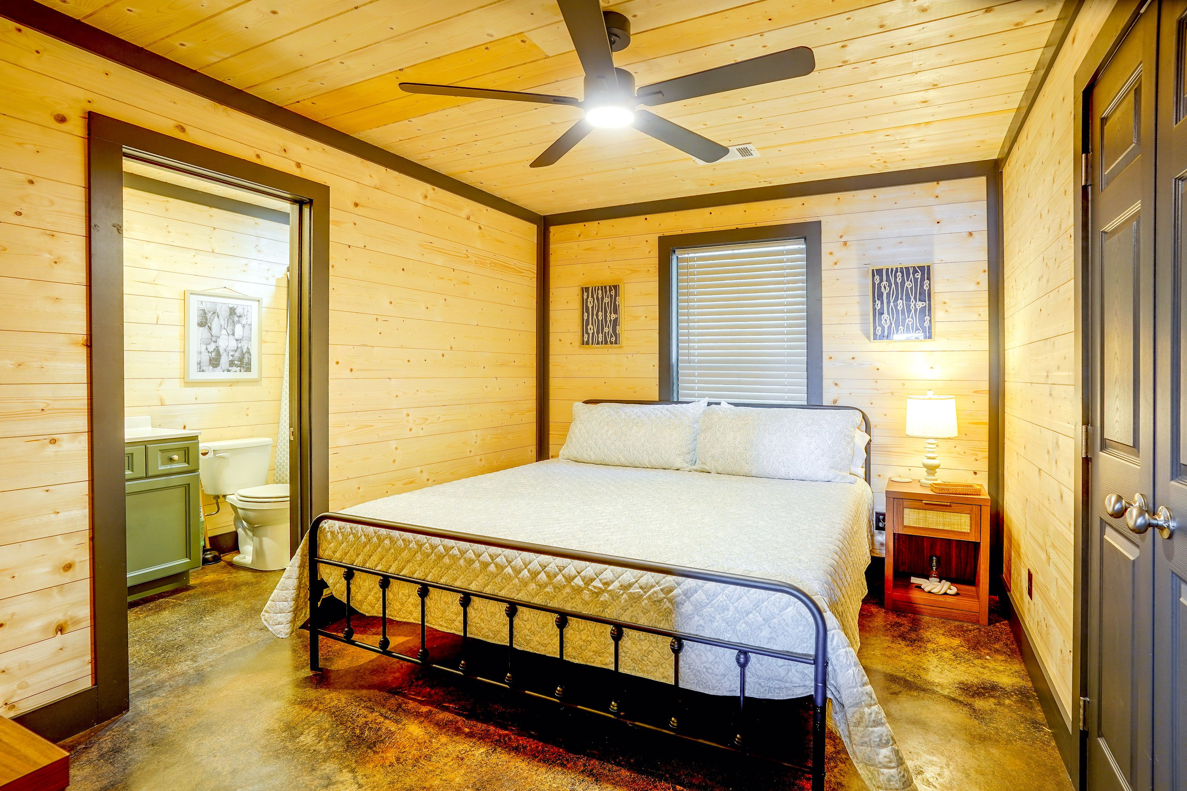 Bedroom 1 | King Bed