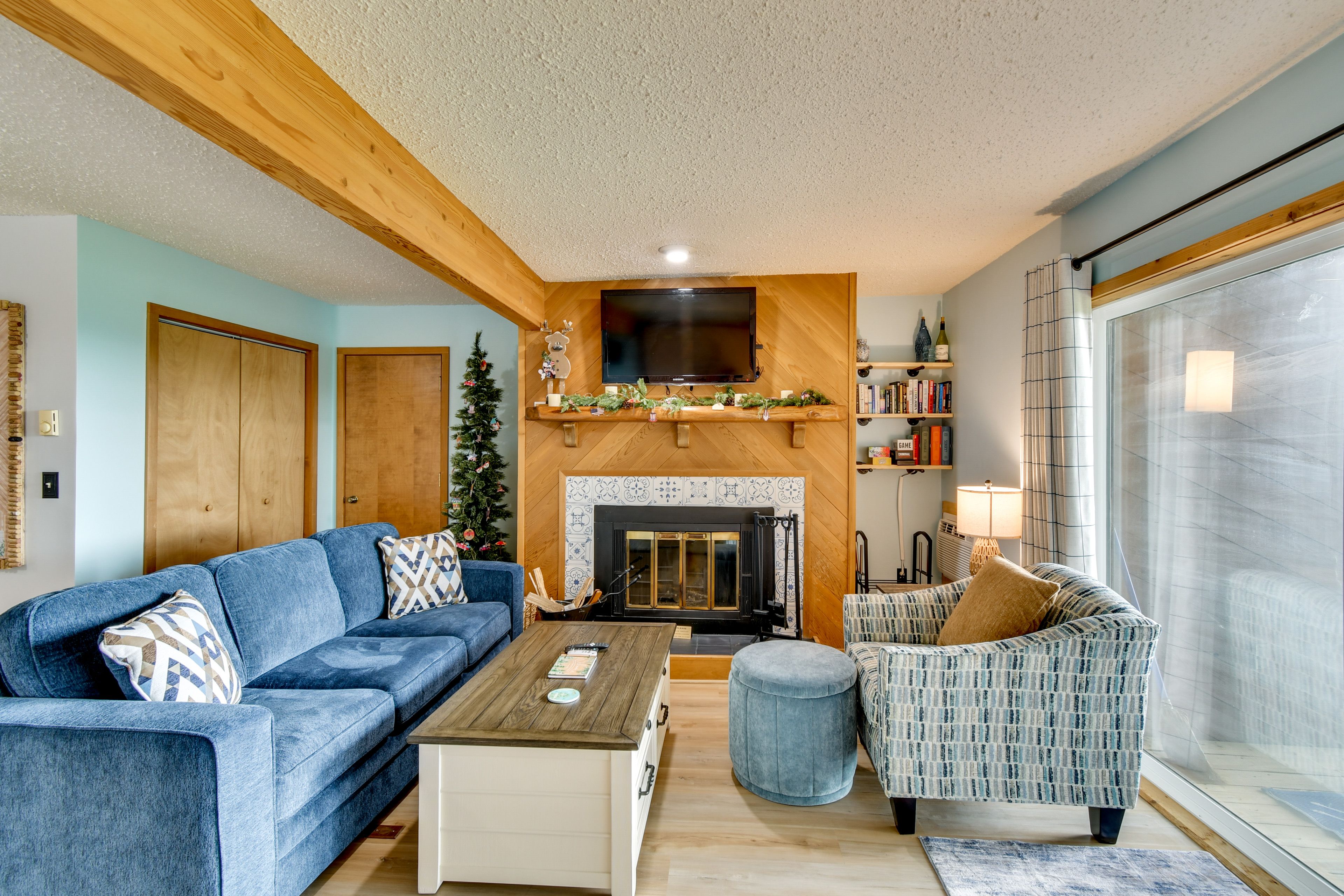 Living Room | Queen Murphy Bed