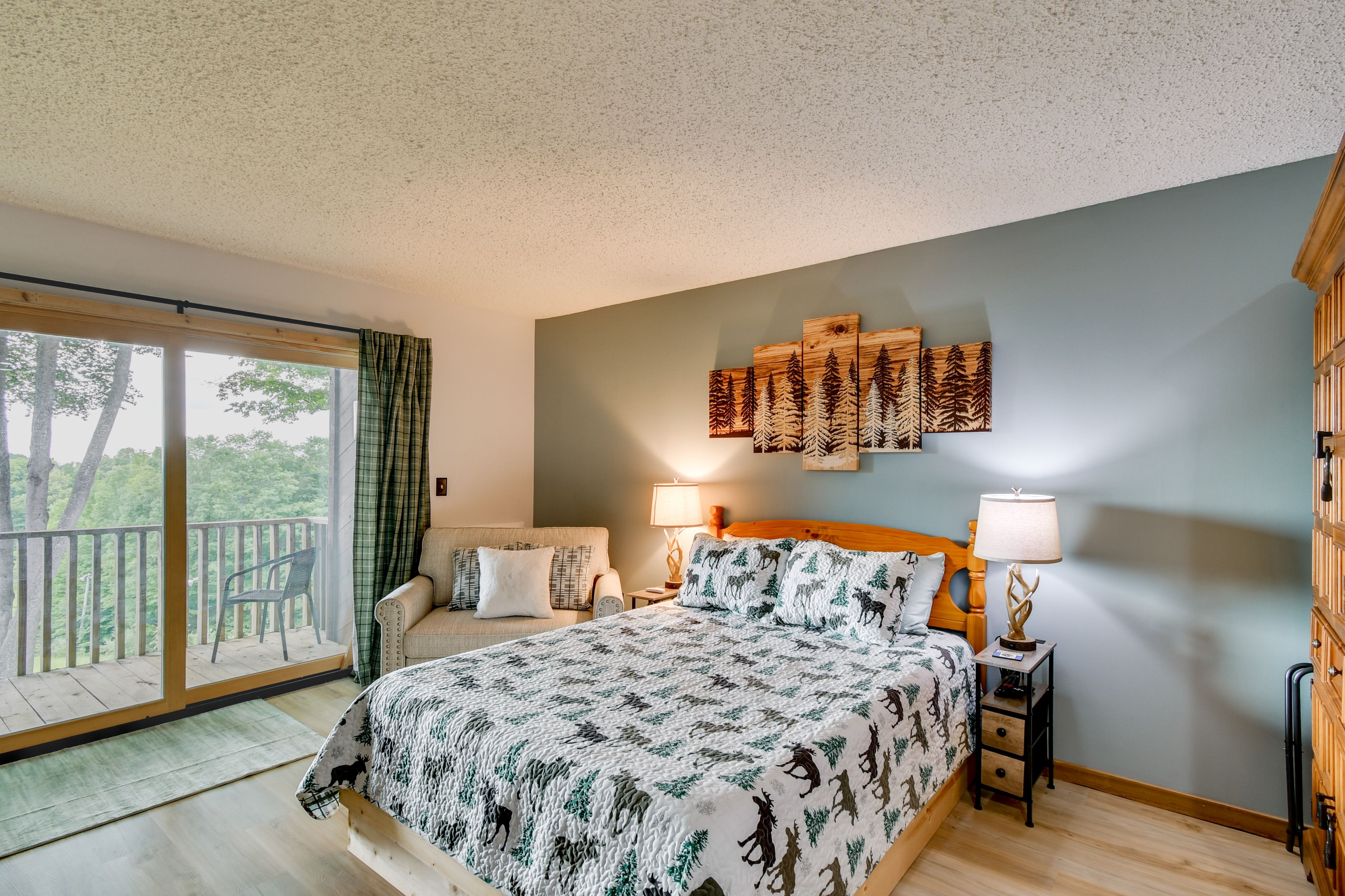 Bedroom 1 | Queen Bed