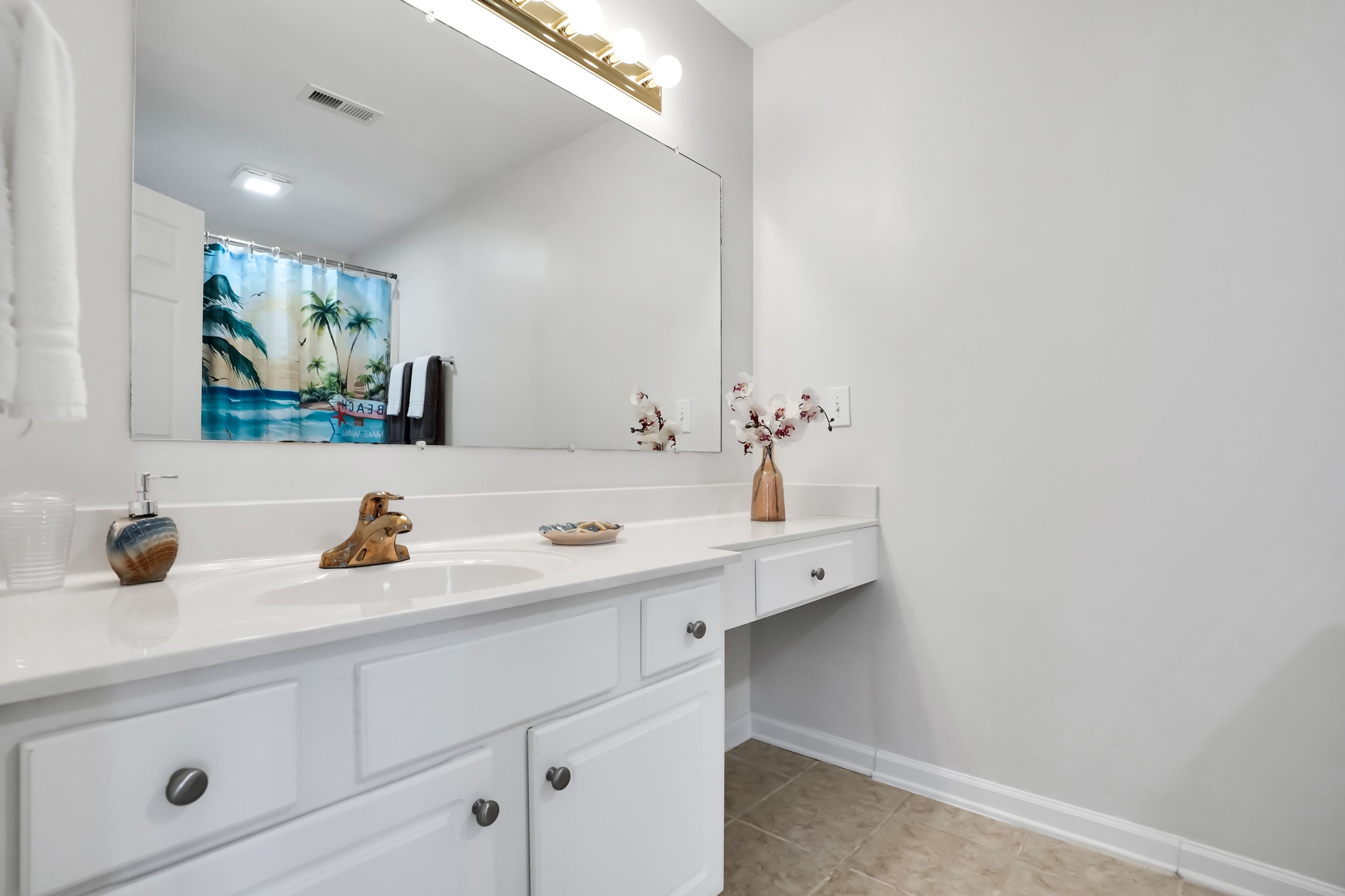 Full Bathroom | 2nd Floor | Main House