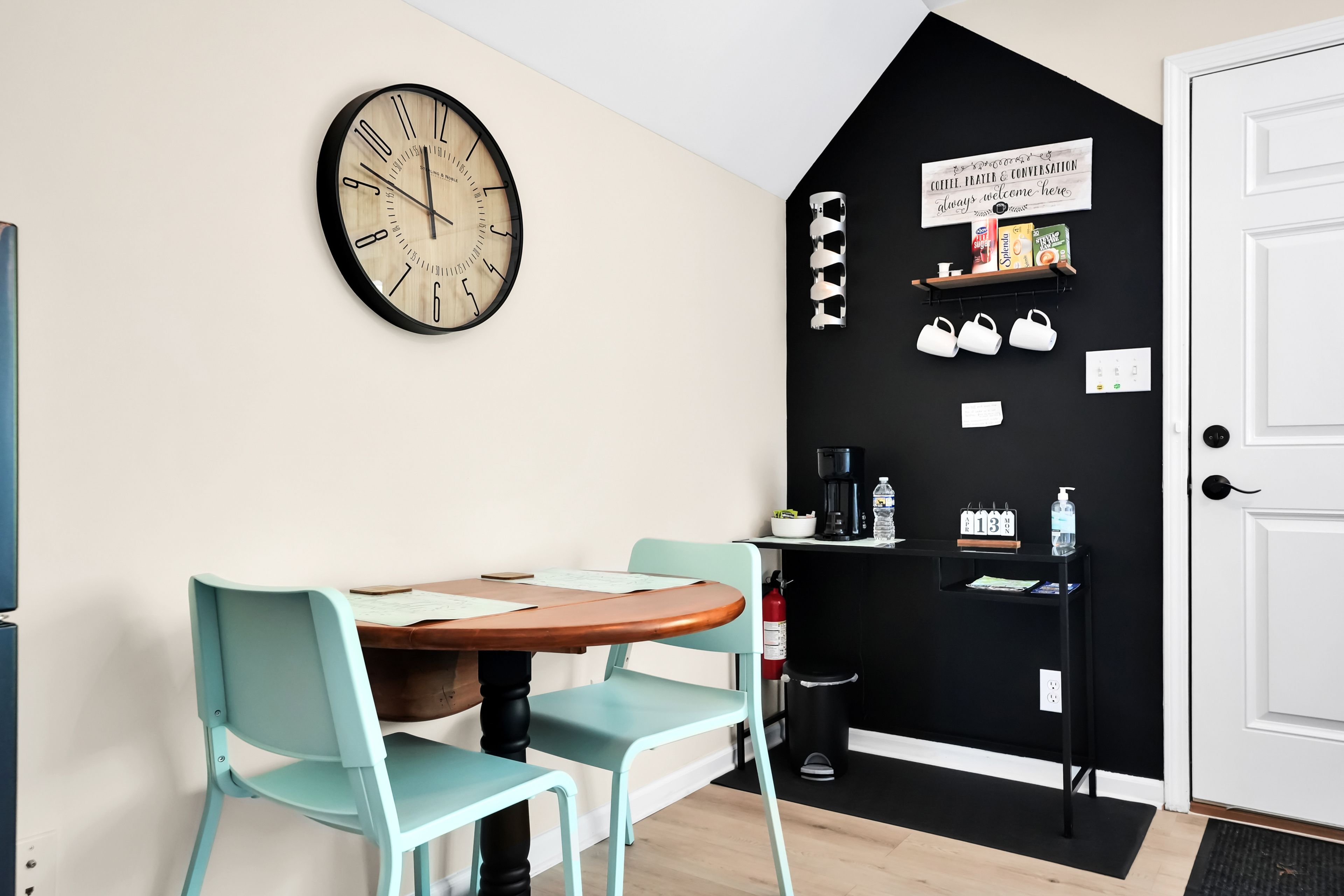 Dining Area | Guest House