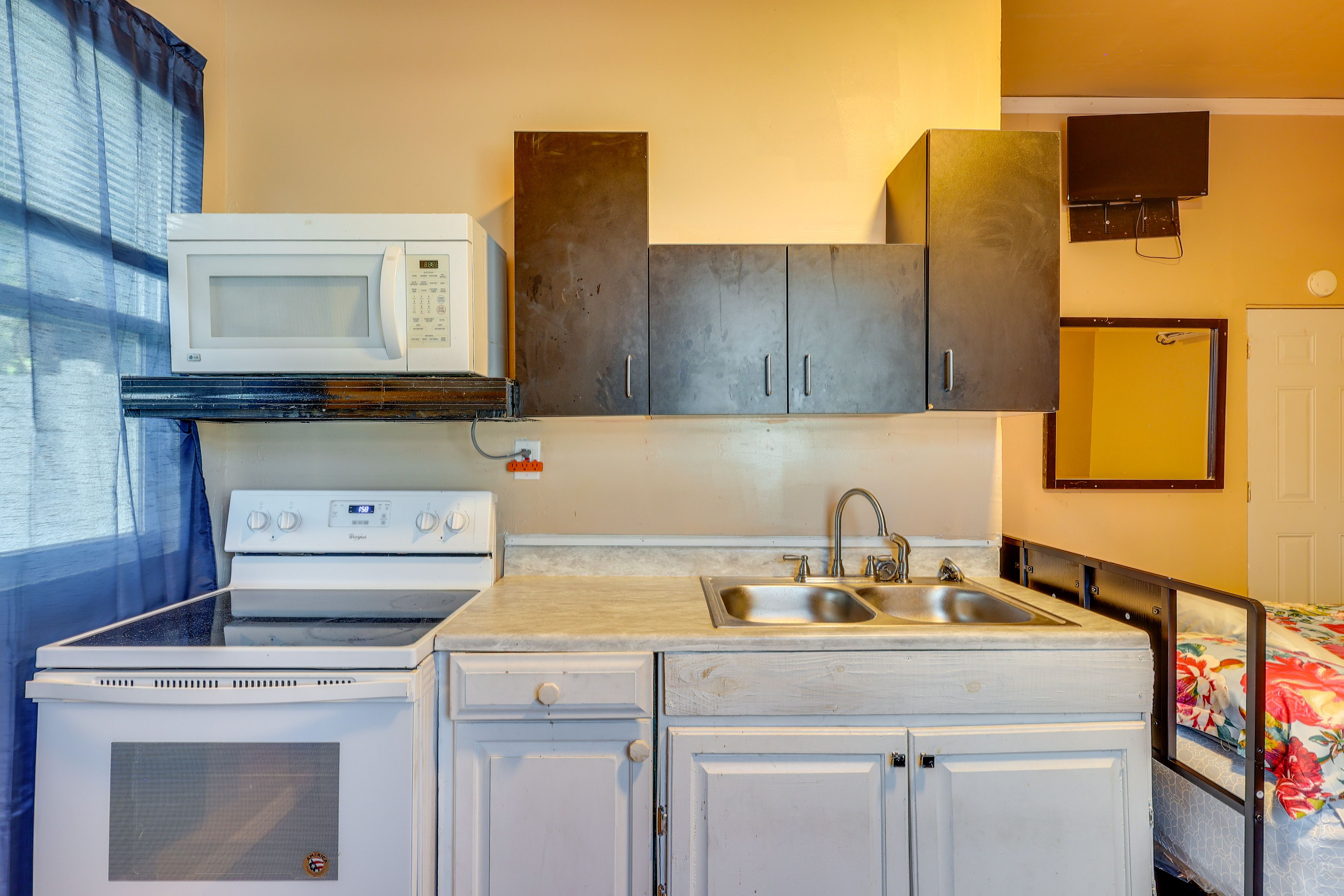 Studio | Kitchen