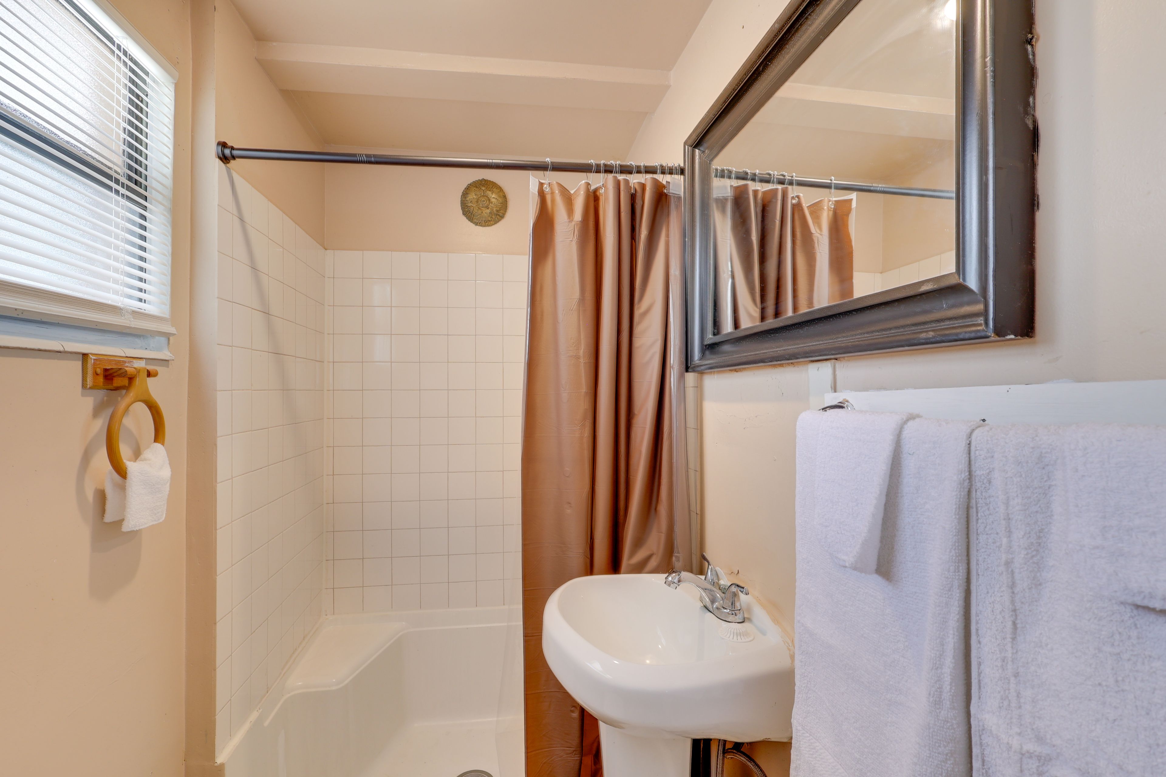 Main Home | Full Bathroom