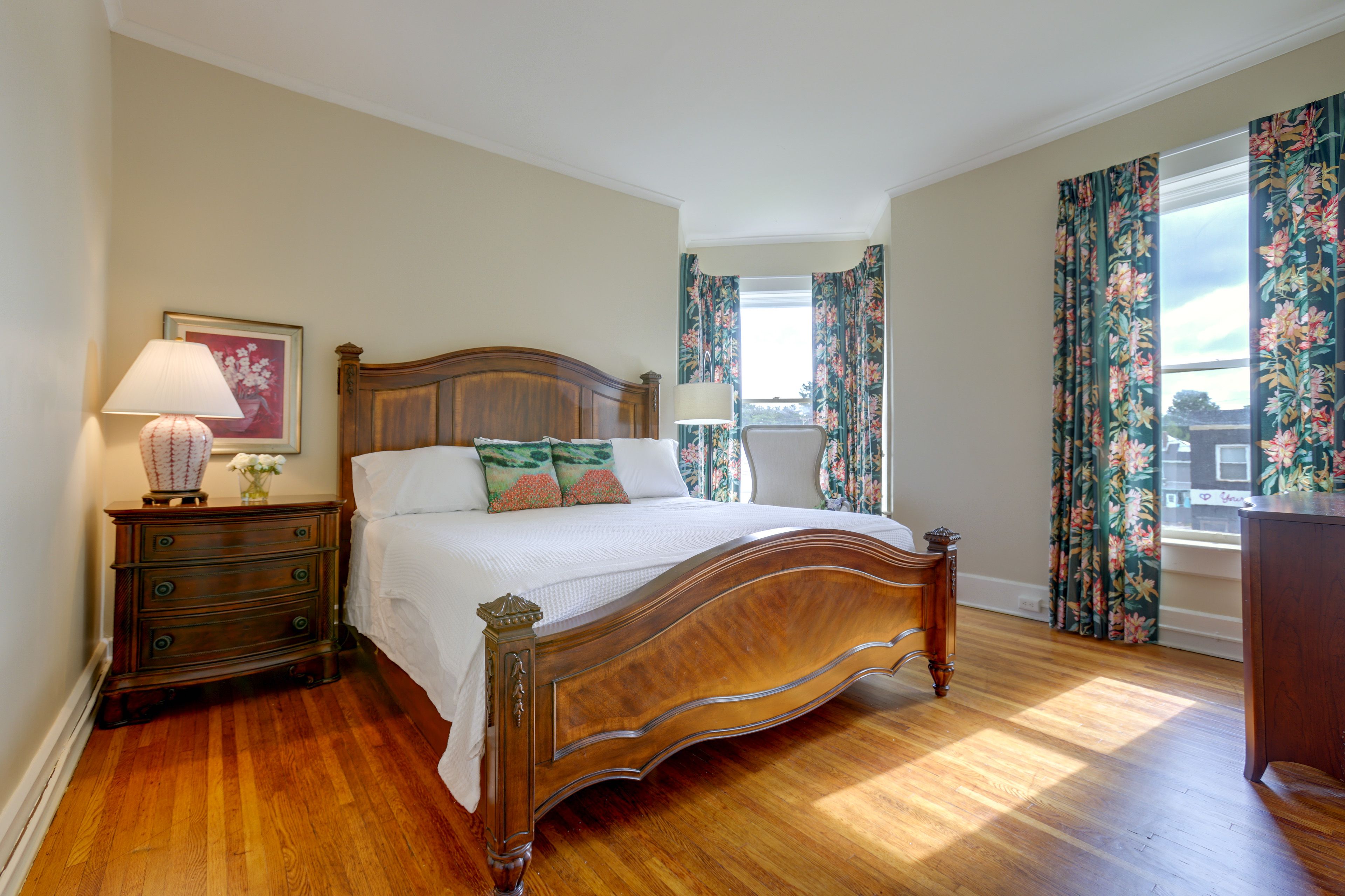 Bedroom 1 | King Bed