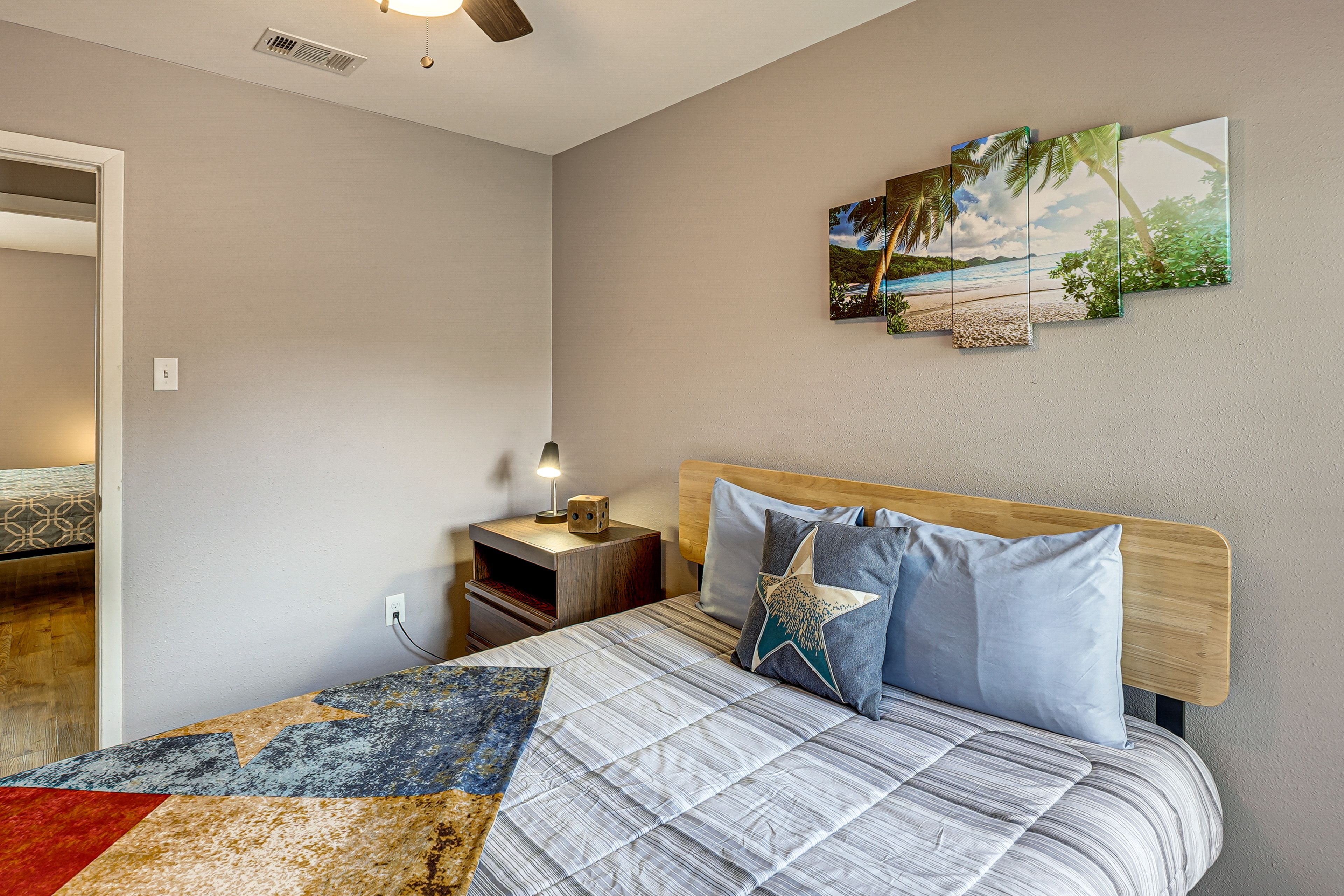 Bedroom 3 | Queen Bed