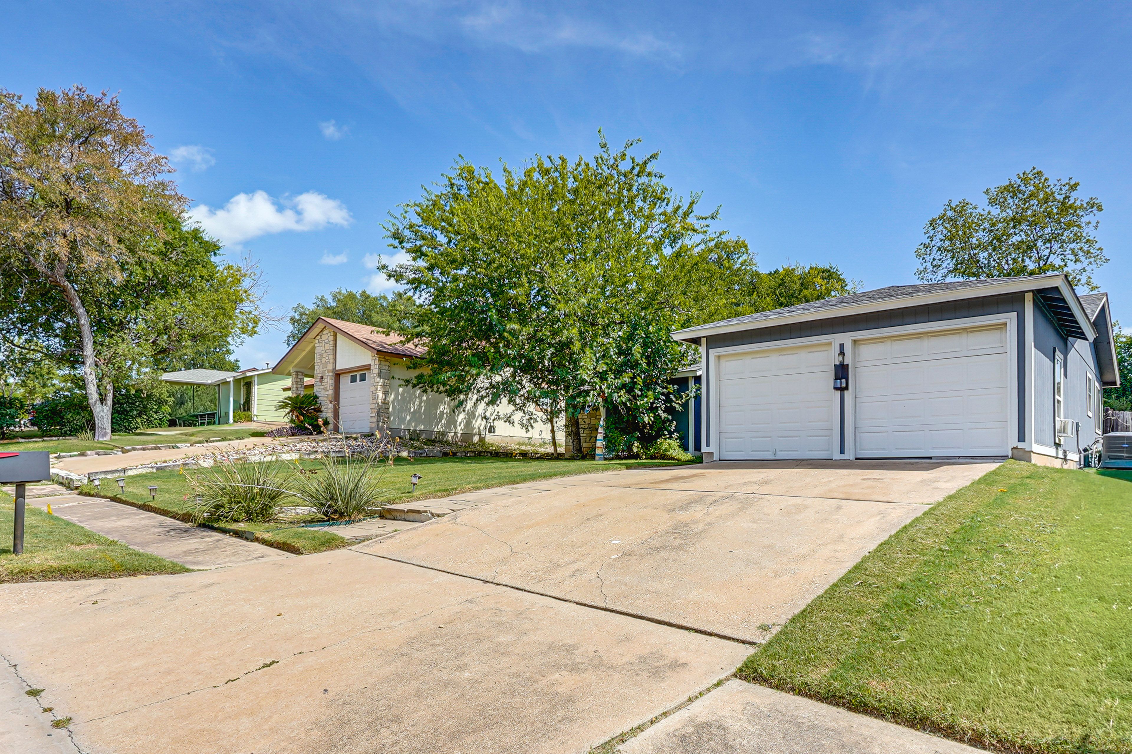 Driveway Parking (2 Vehicles) | Street Parking (First-Come, First-Served)