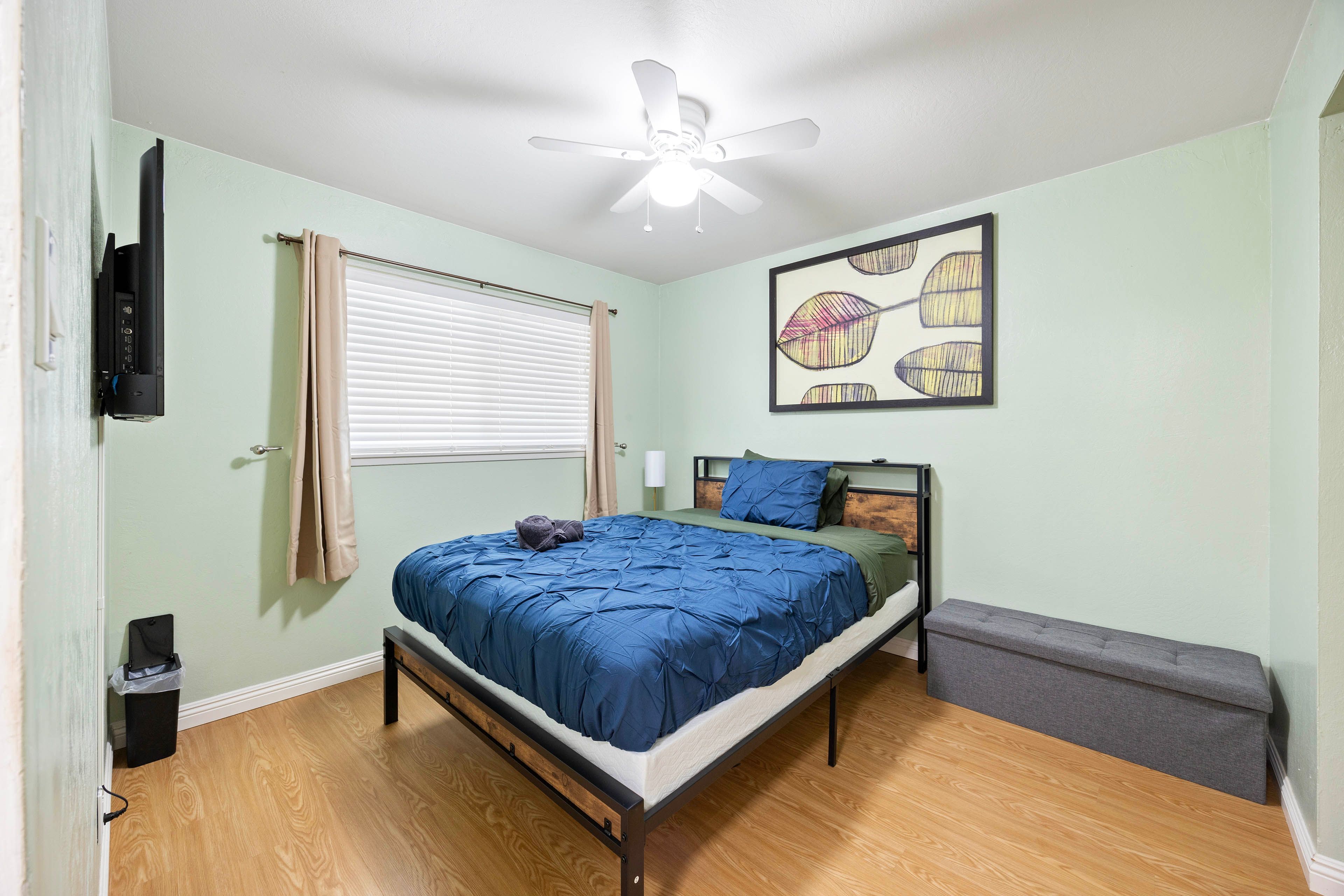 Bedroom | Queen Bed
