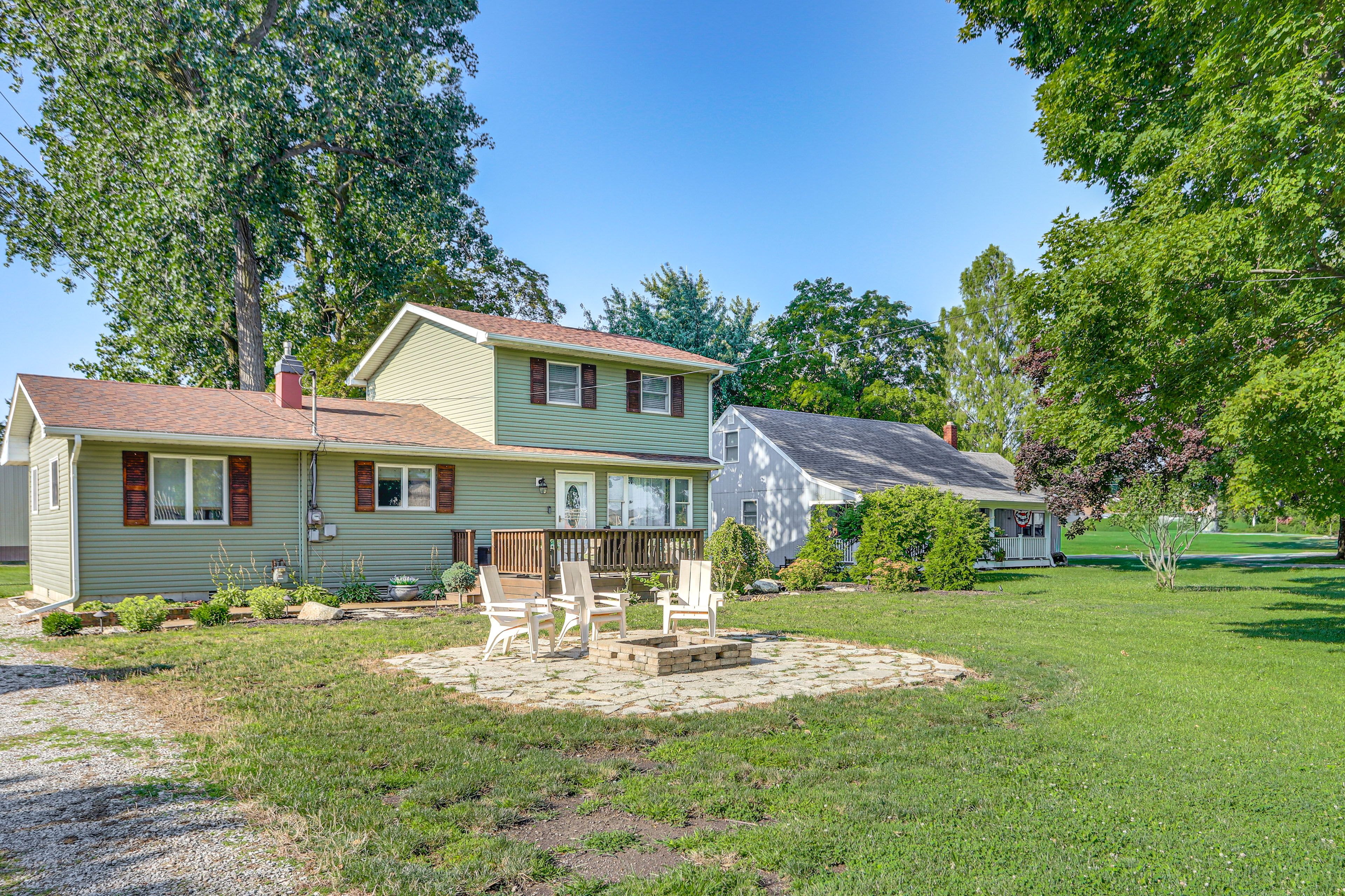 Port Clinton Vacation Rental | 3BR | 2BA | 1,500 Sq Ft | 4 Steps for Entry