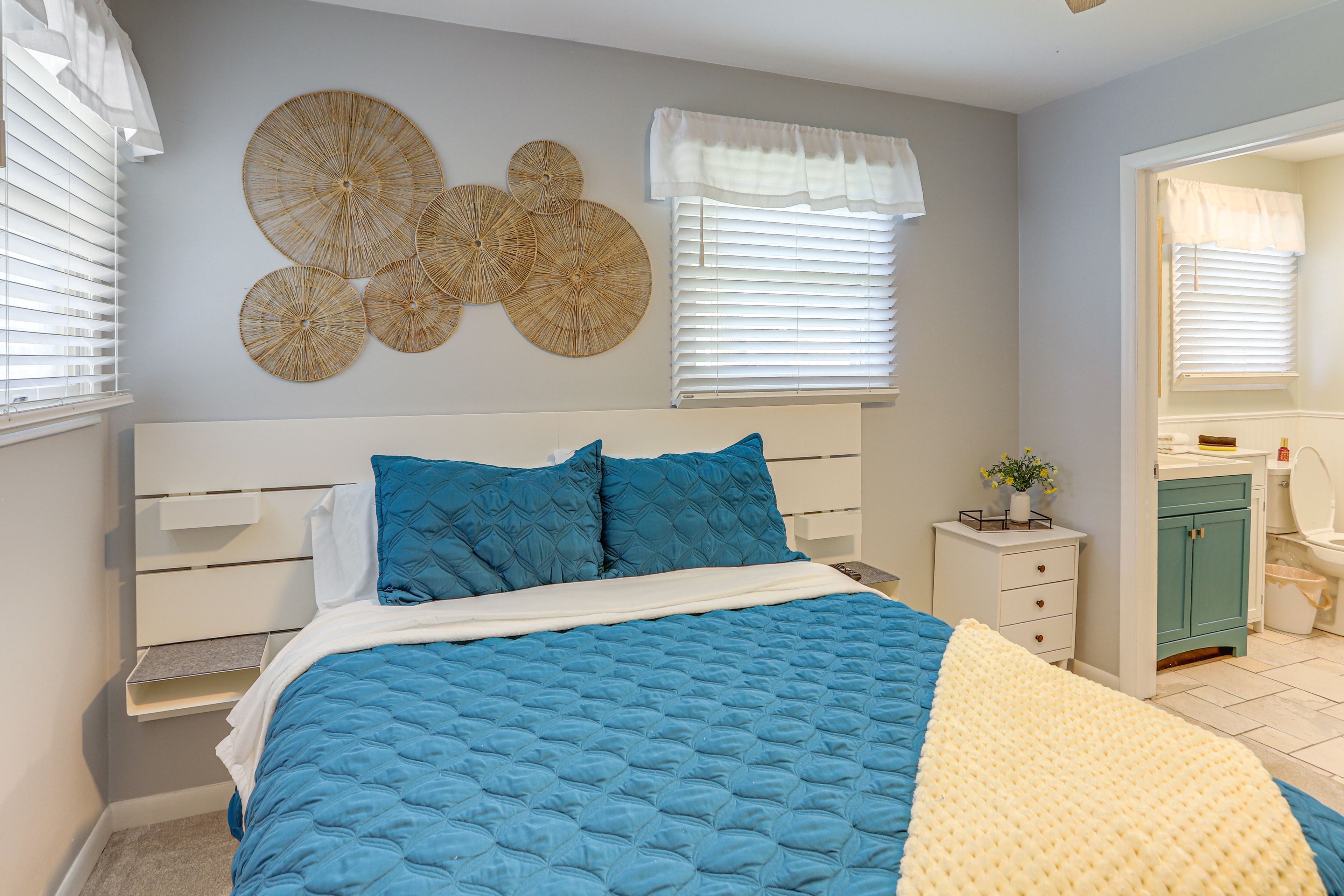 Bedroom 1 | Queen Bed | 1st Floor