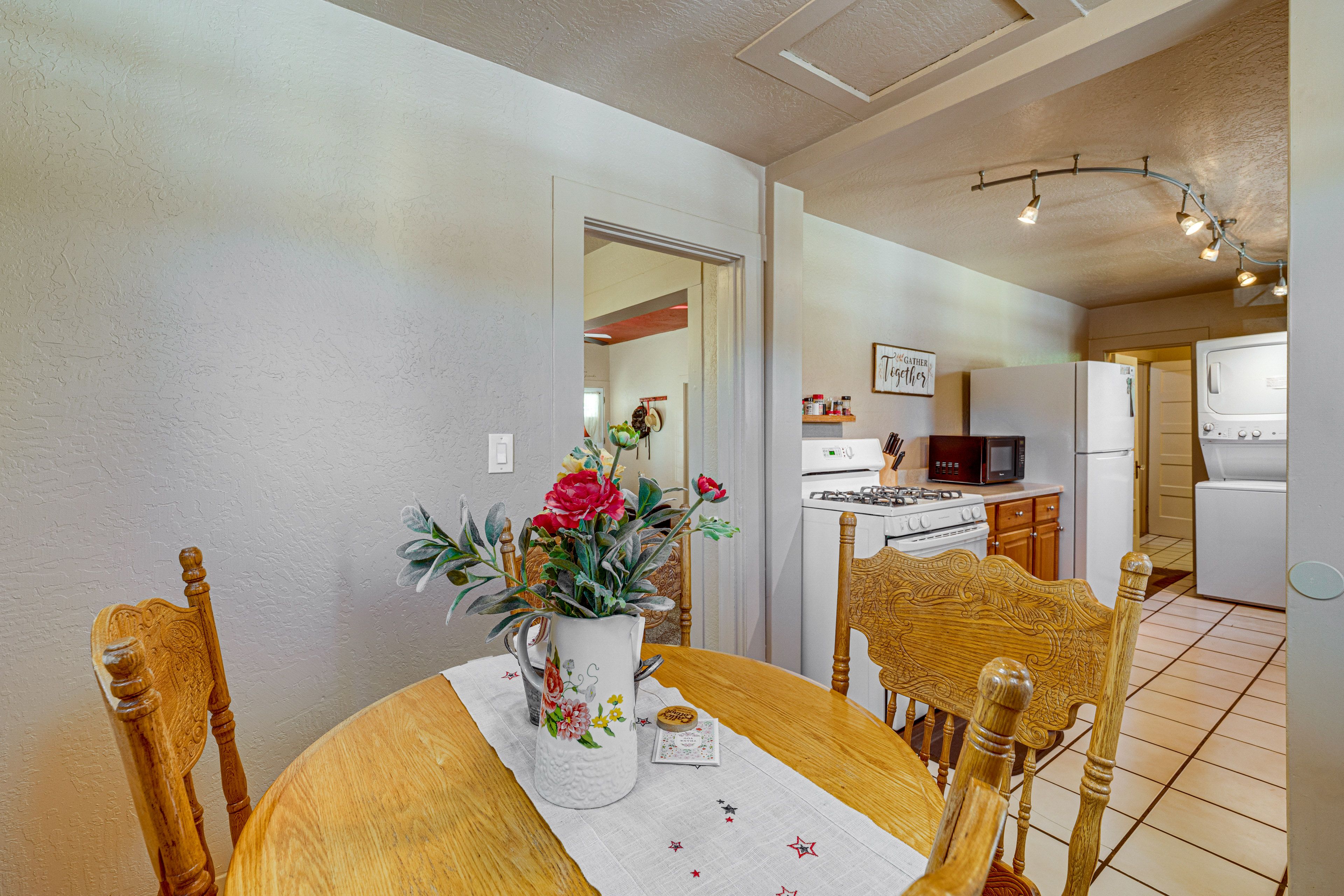 Dining Area | Dishes & Flatware Provided