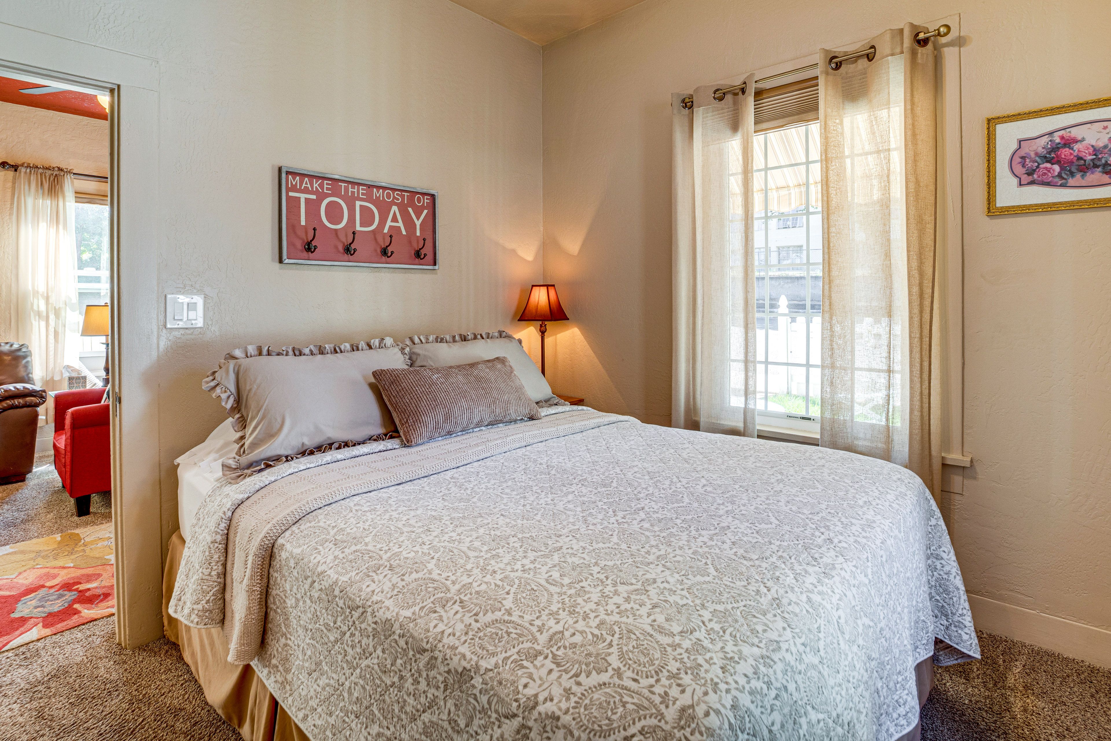 Bedroom | Queen Bed