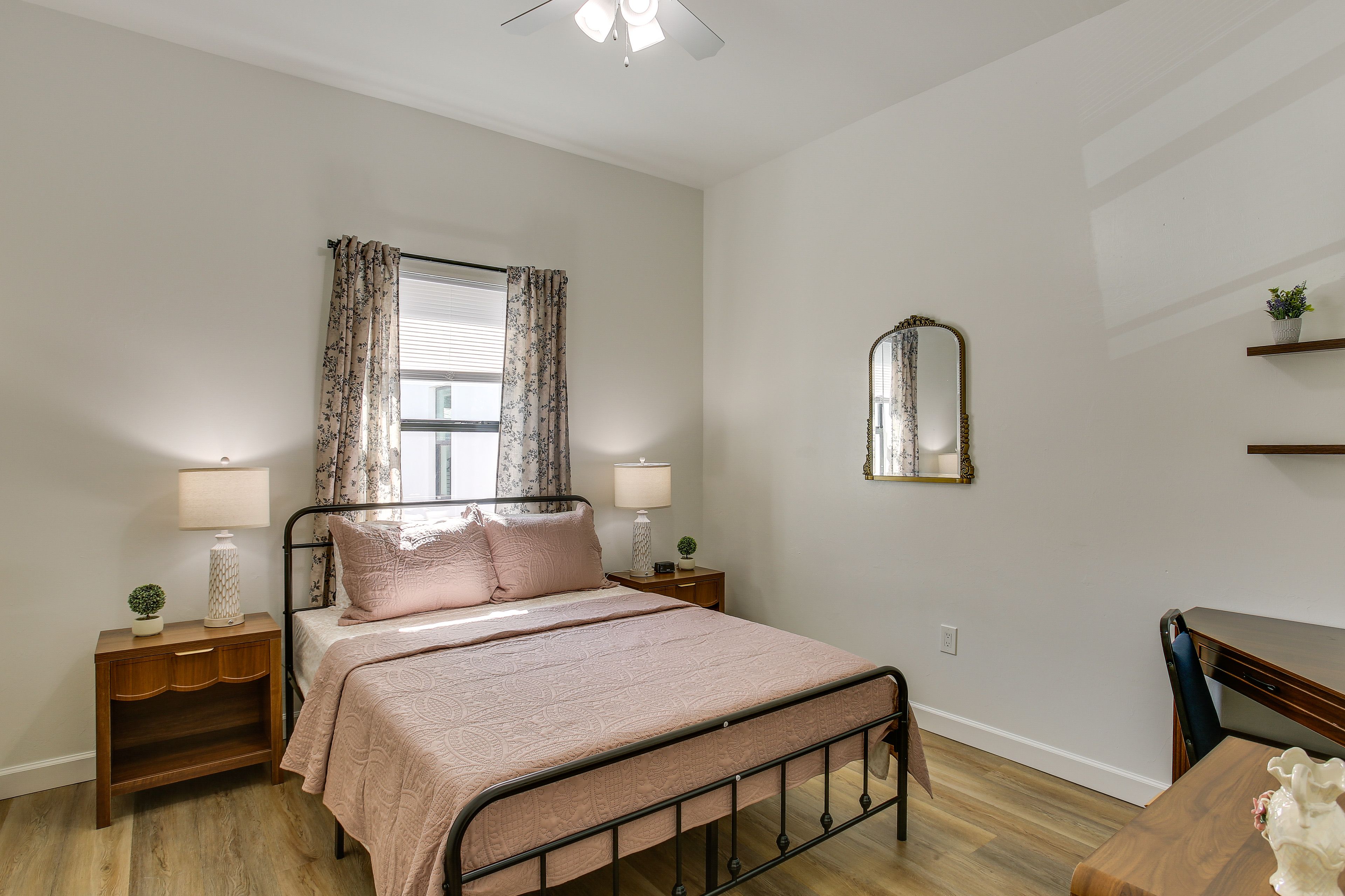 Bedroom 2 | Queen Bed