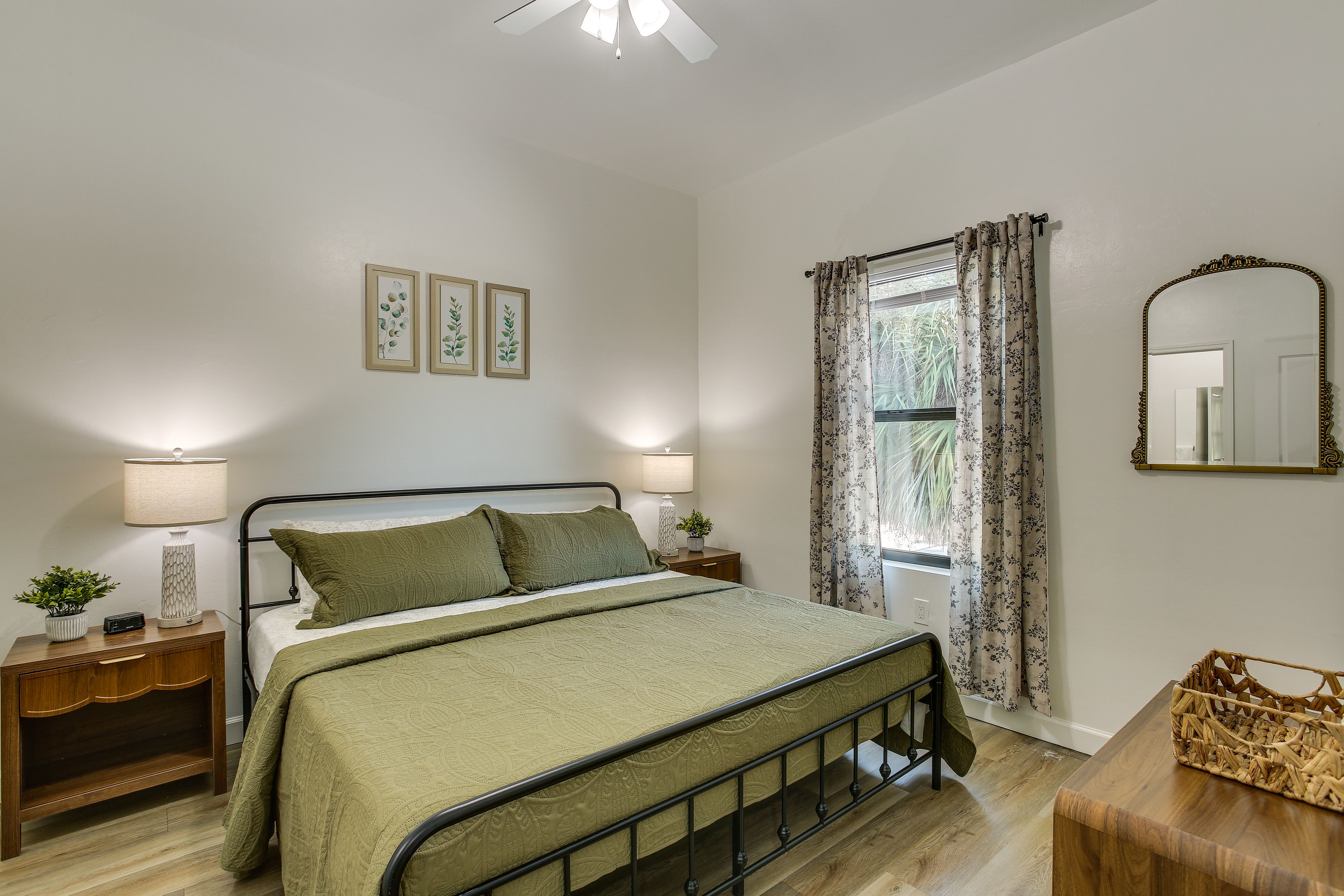 Bedroom 1 | King Bed